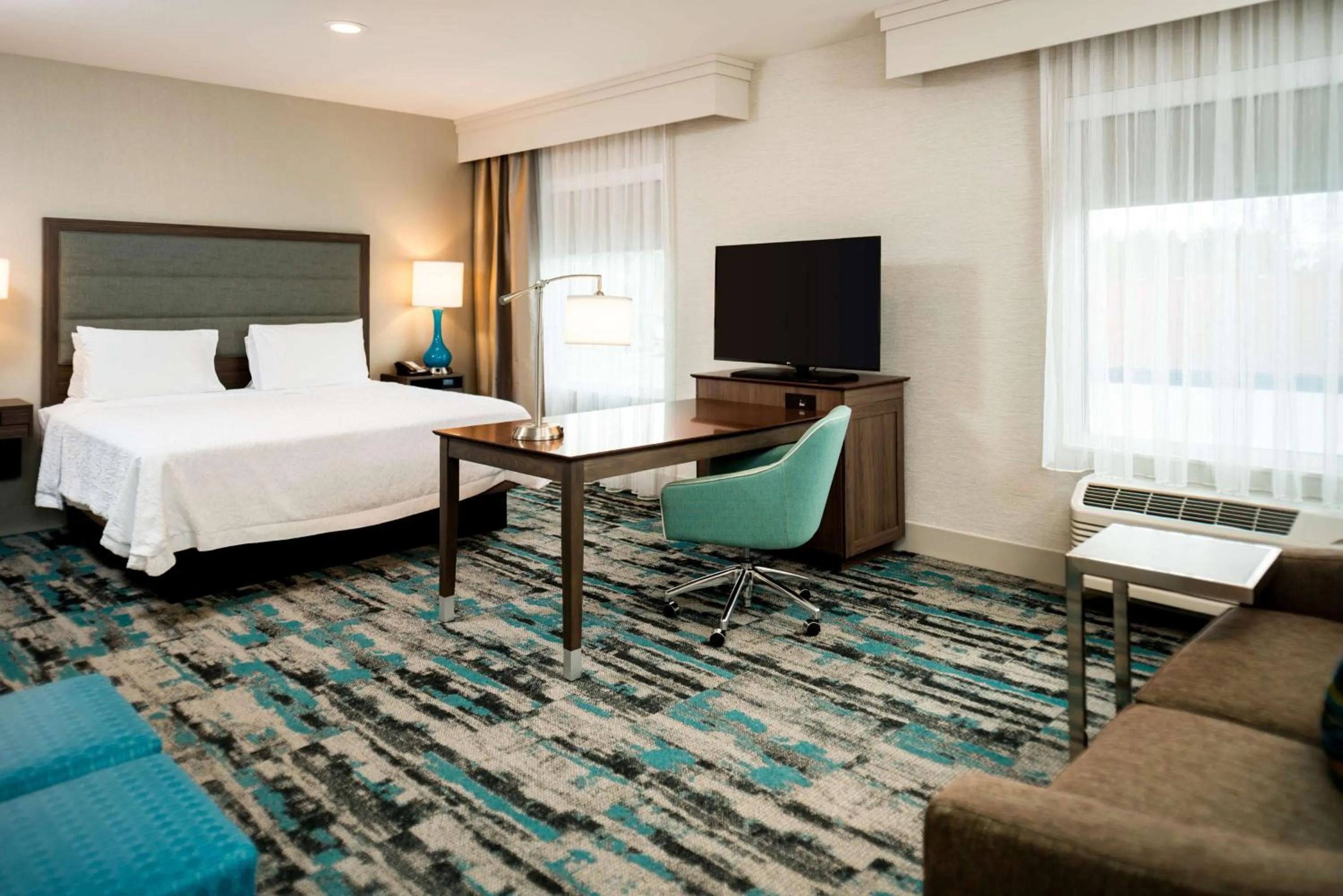 Bed in Hampton Inn & Suites Olympia Lacey, Wa