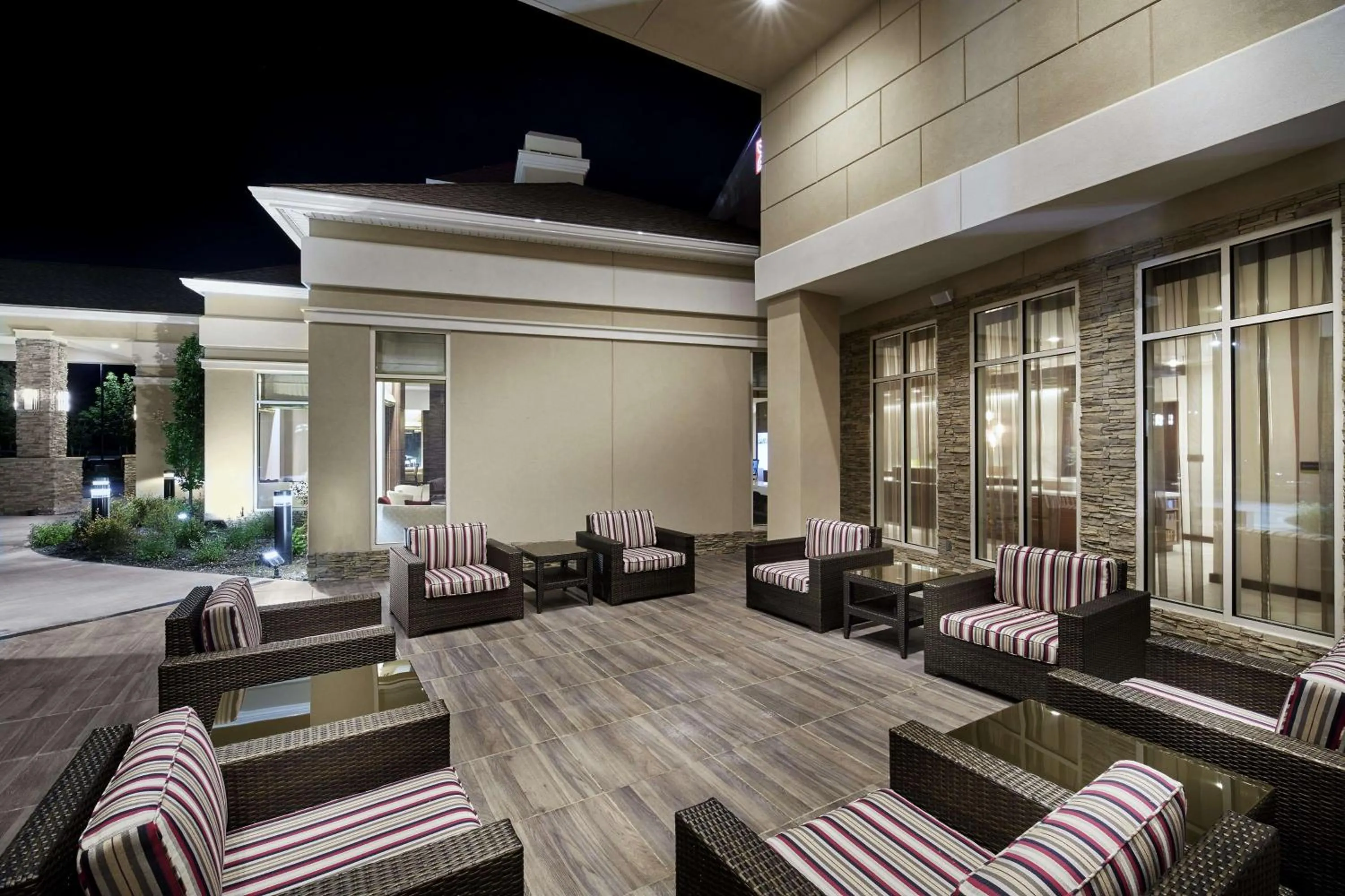 Patio in Hilton Garden Inn Roslyn