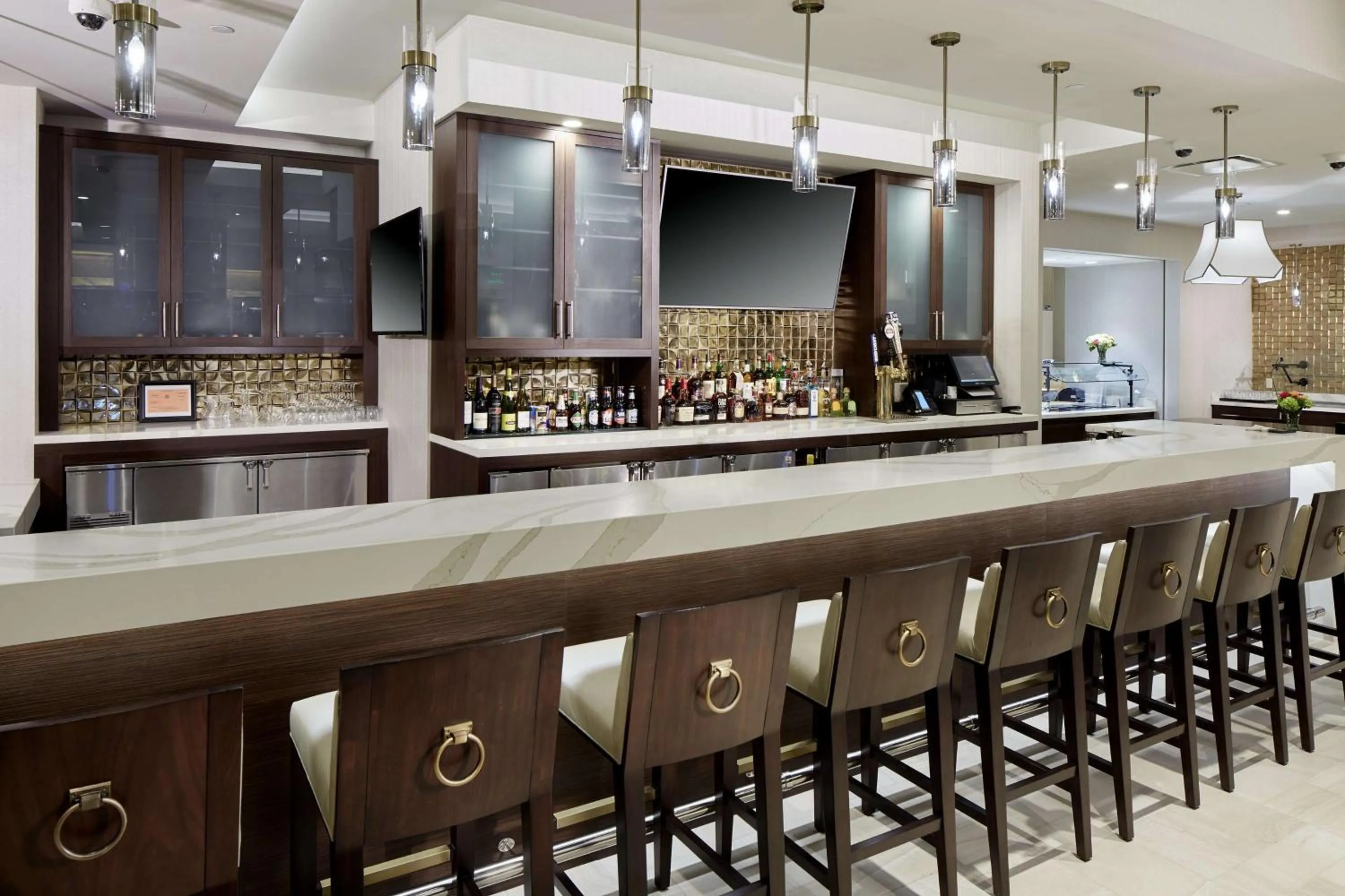 Lounge or bar in Hilton Garden Inn Roslyn
