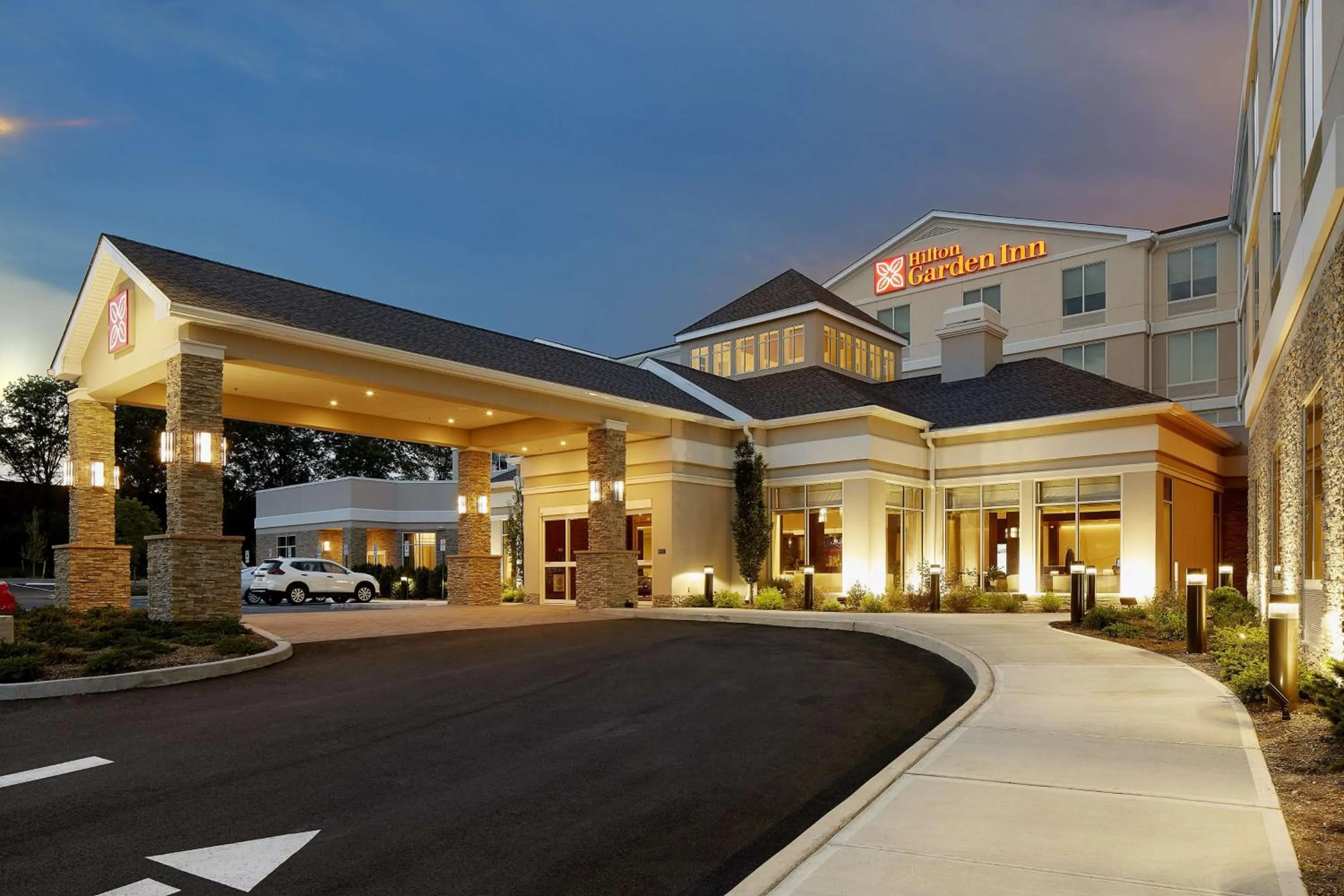 Property building in Hilton Garden Inn Roslyn