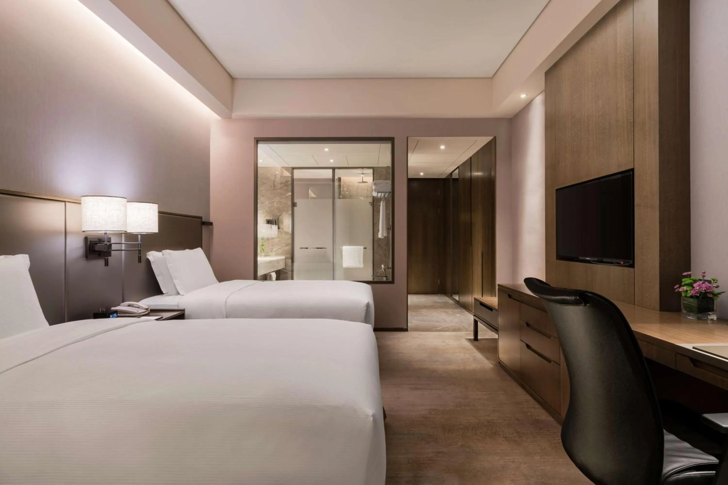 Bedroom, Bed in DoubleTree by Hilton Hotel Shiyan
