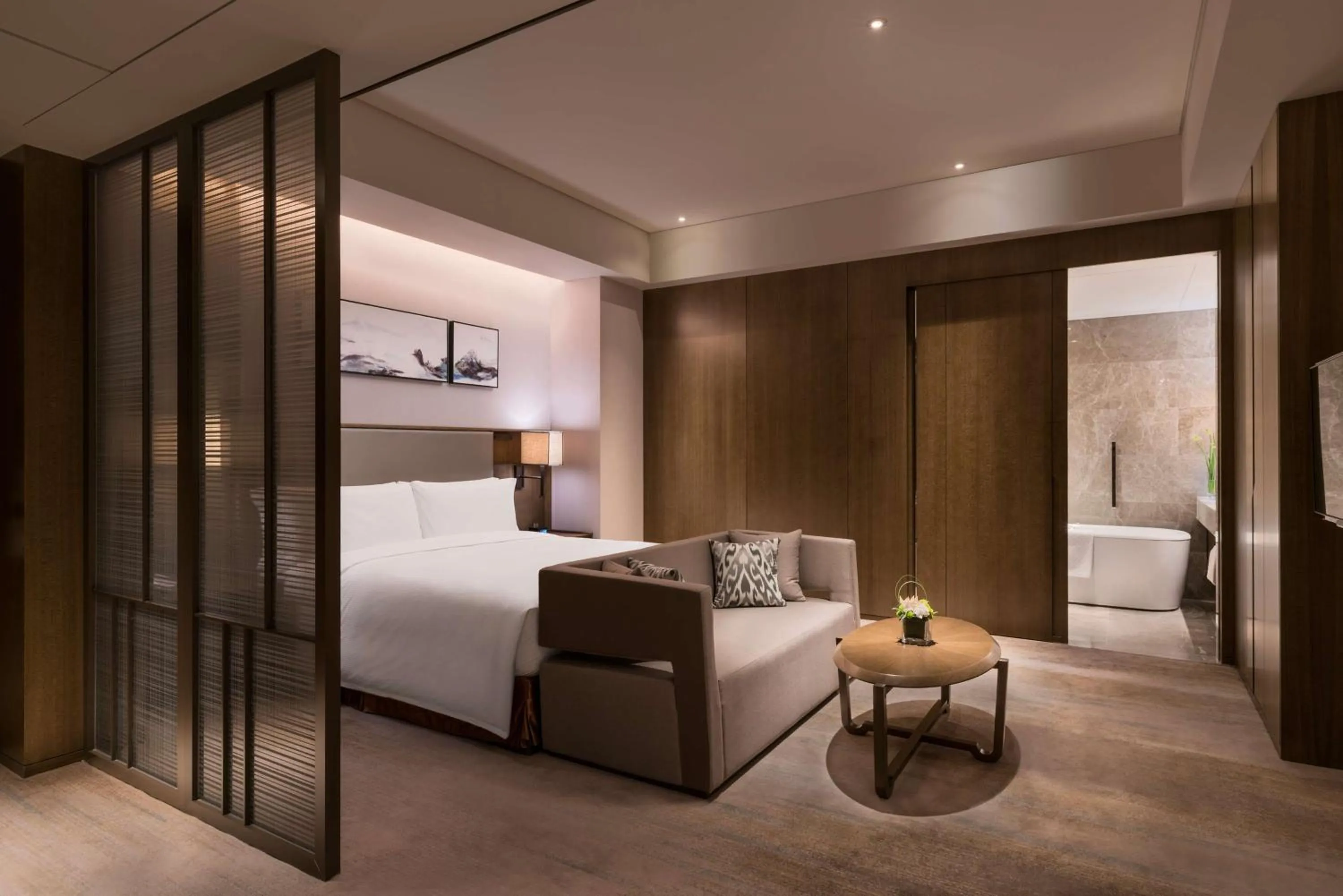 Bed in DoubleTree by Hilton Hotel Shiyan