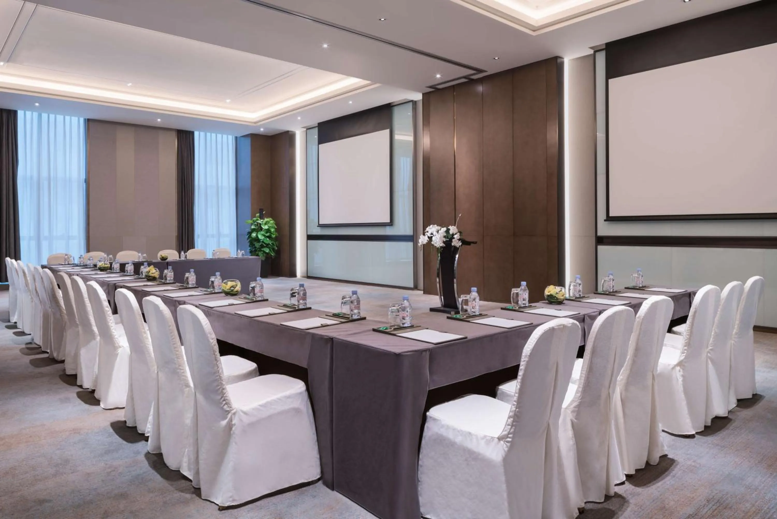 Meeting/conference room in DoubleTree by Hilton Hotel Shiyan