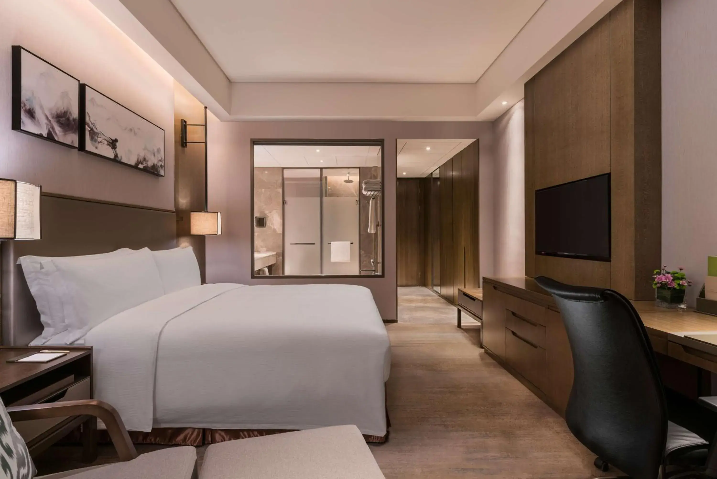 Executive King Room - Lounge Access in DoubleTree by Hilton Hotel Shiyan Executive King Room - Lounge Access in DoubleTree by Hilton Hotel Shiyan