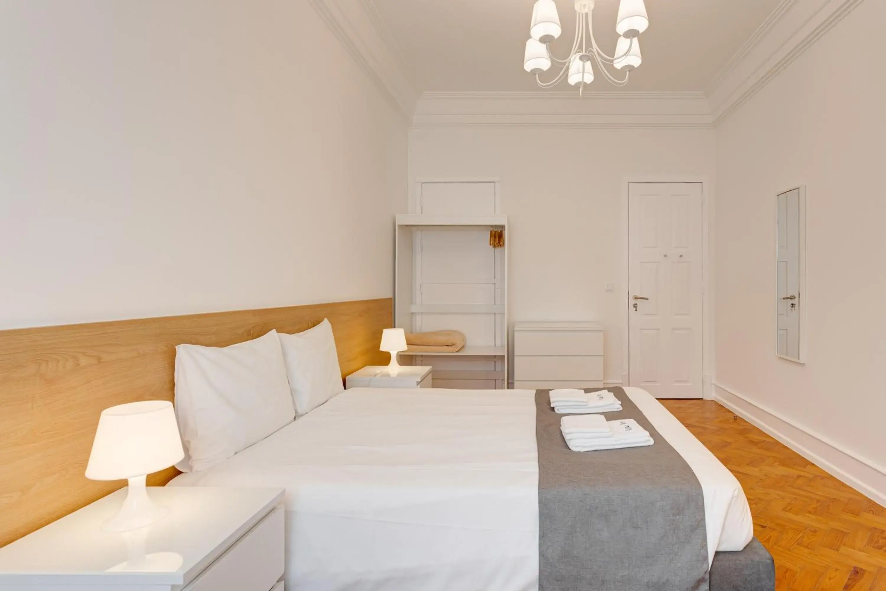 Double Room with Shared Bathroom in Home Out Rooms & Apartments Double Room with Shared Bathroom in Home Out Rooms & Apartments