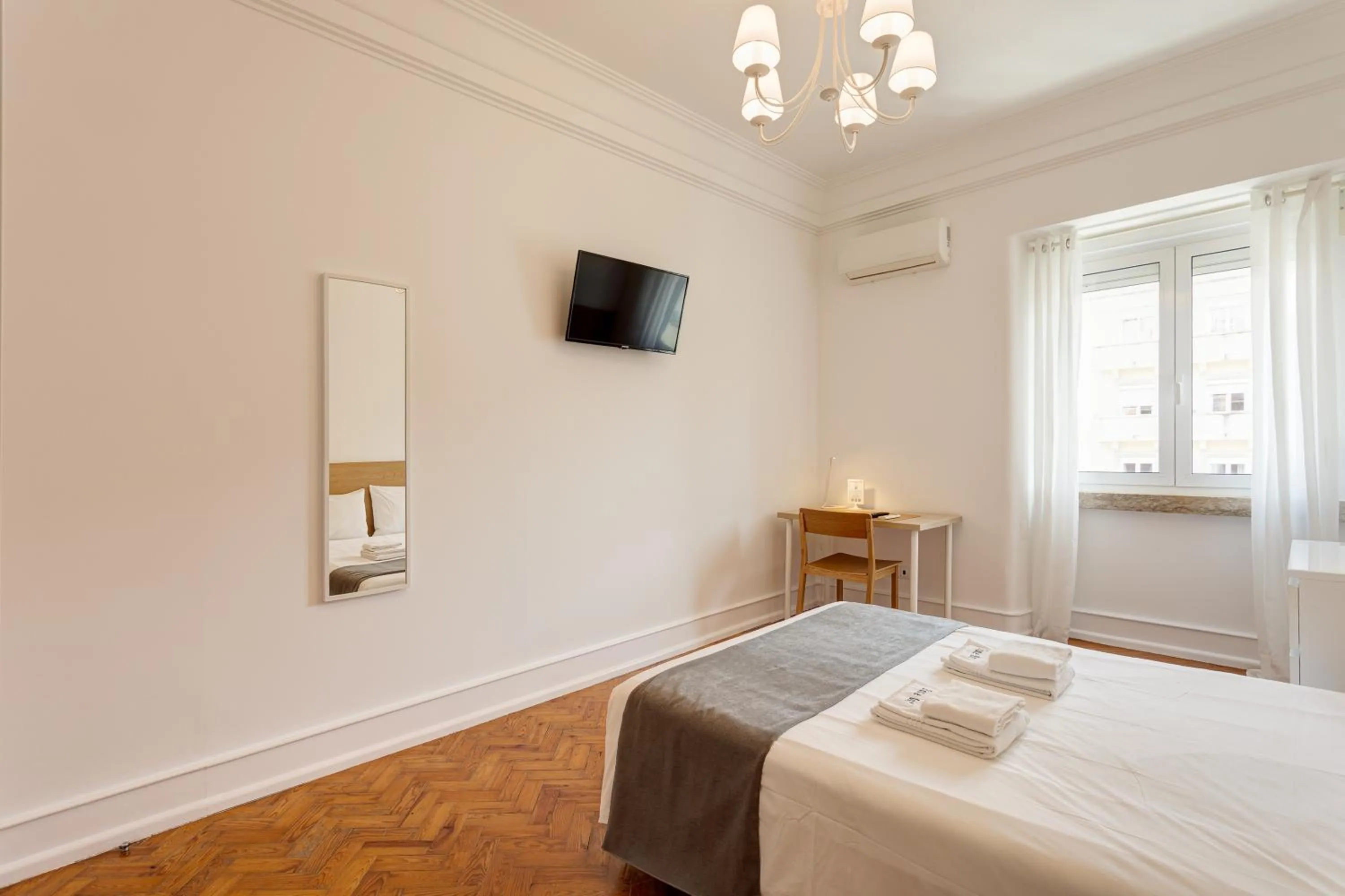 TV and multimedia, Bed in Home Out Rooms & Apartments