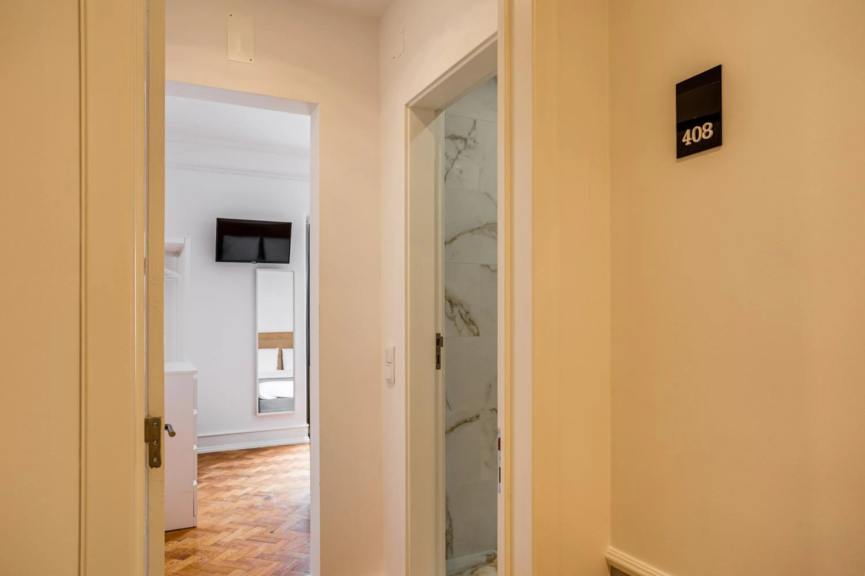 TV and multimedia in Home Out Rooms & Apartments