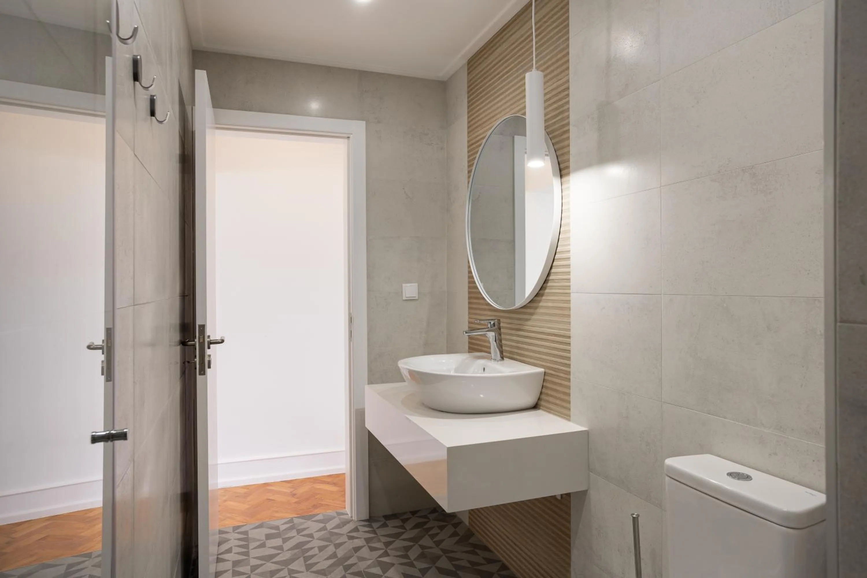 Shower in Home Out Rooms & Apartments