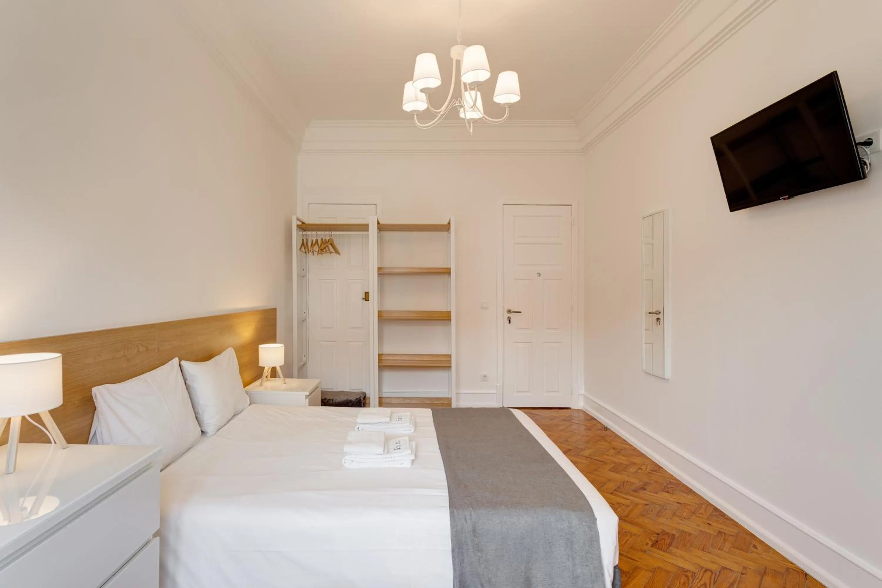 TV and multimedia, Bed in Home Out Rooms & Apartments