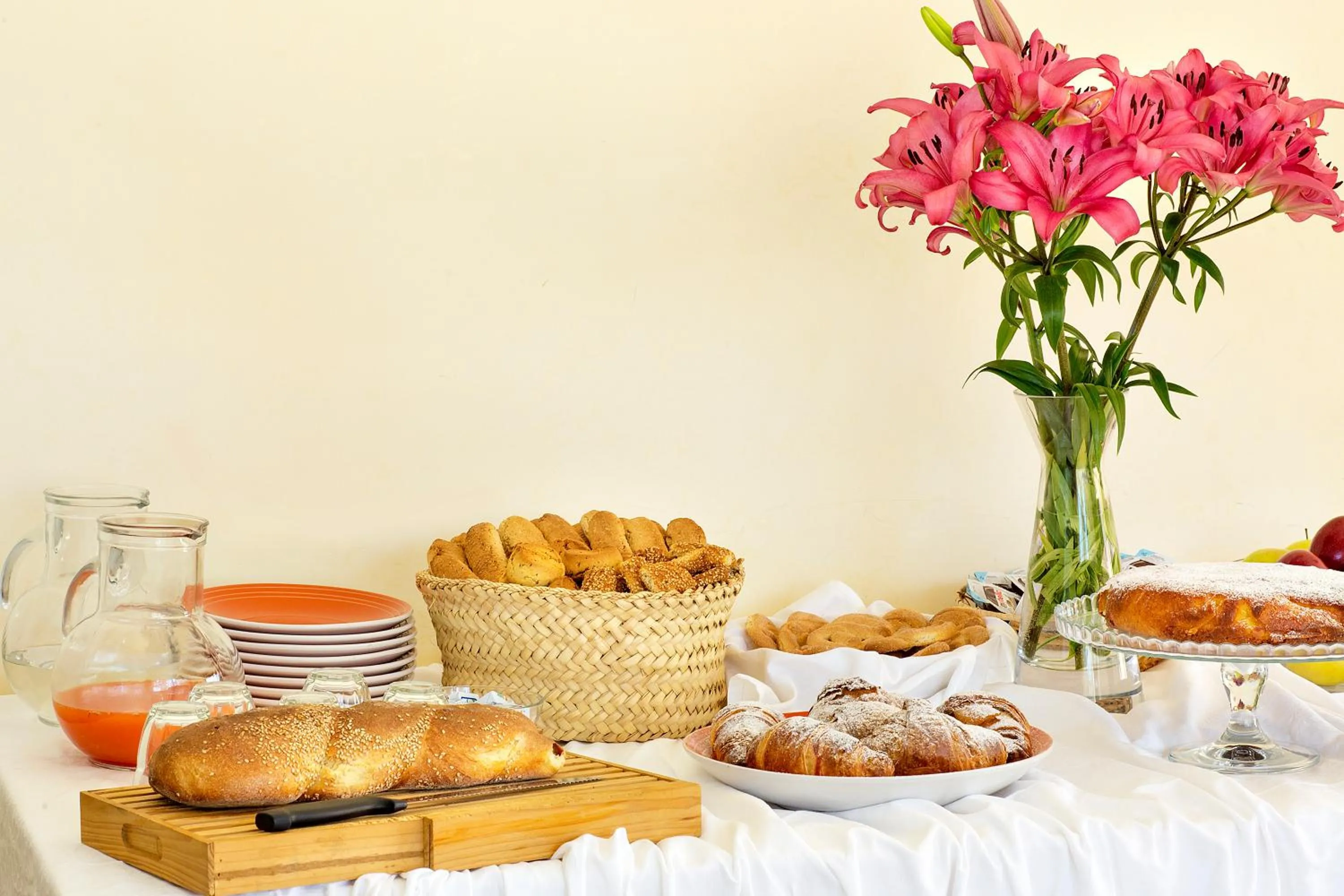 Food and drinks in Hotel Terra degli Elimi