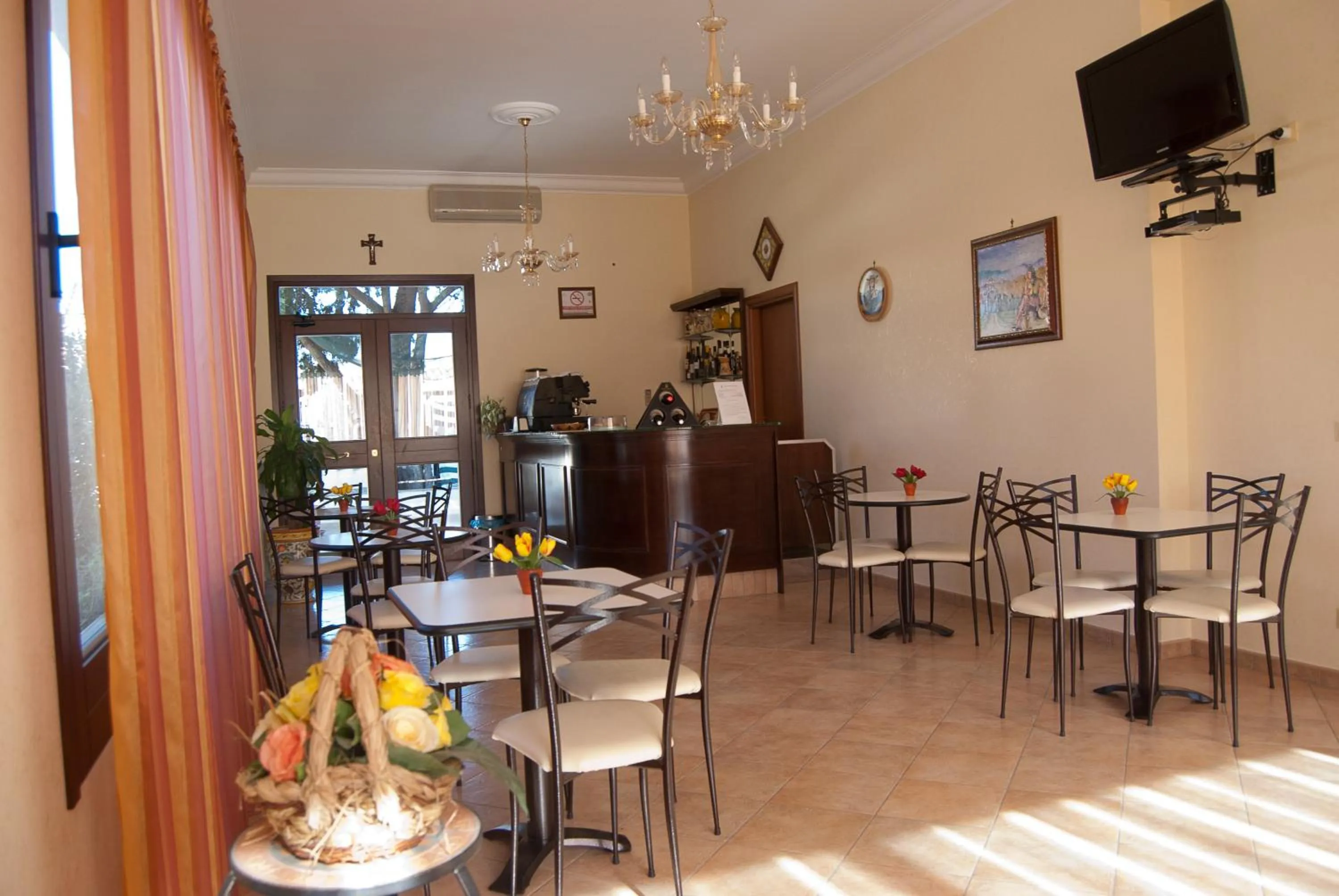 Lounge or bar in Hotel Terra degli Elimi