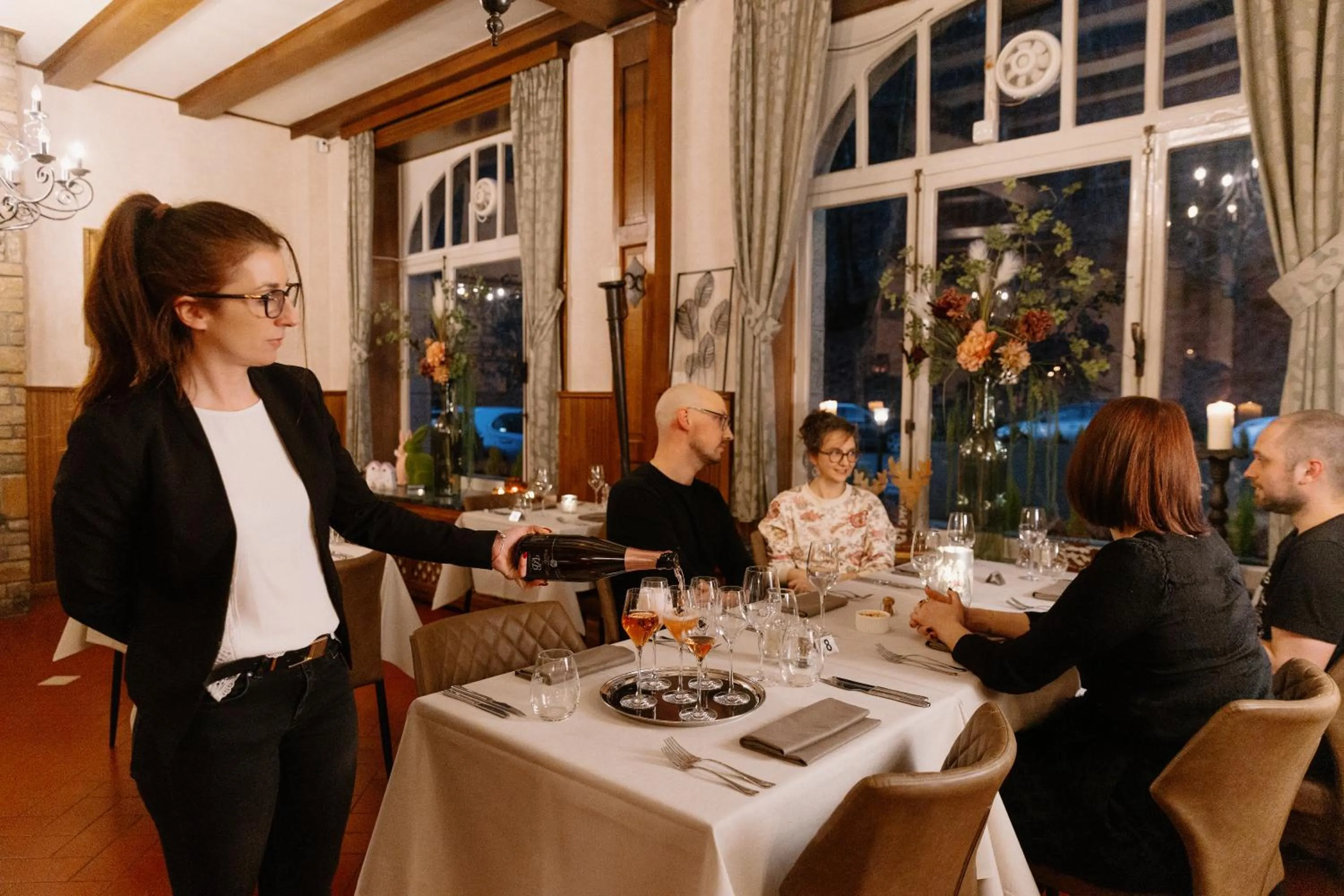 Restaurant/places to eat in Hotel L'eau Vive