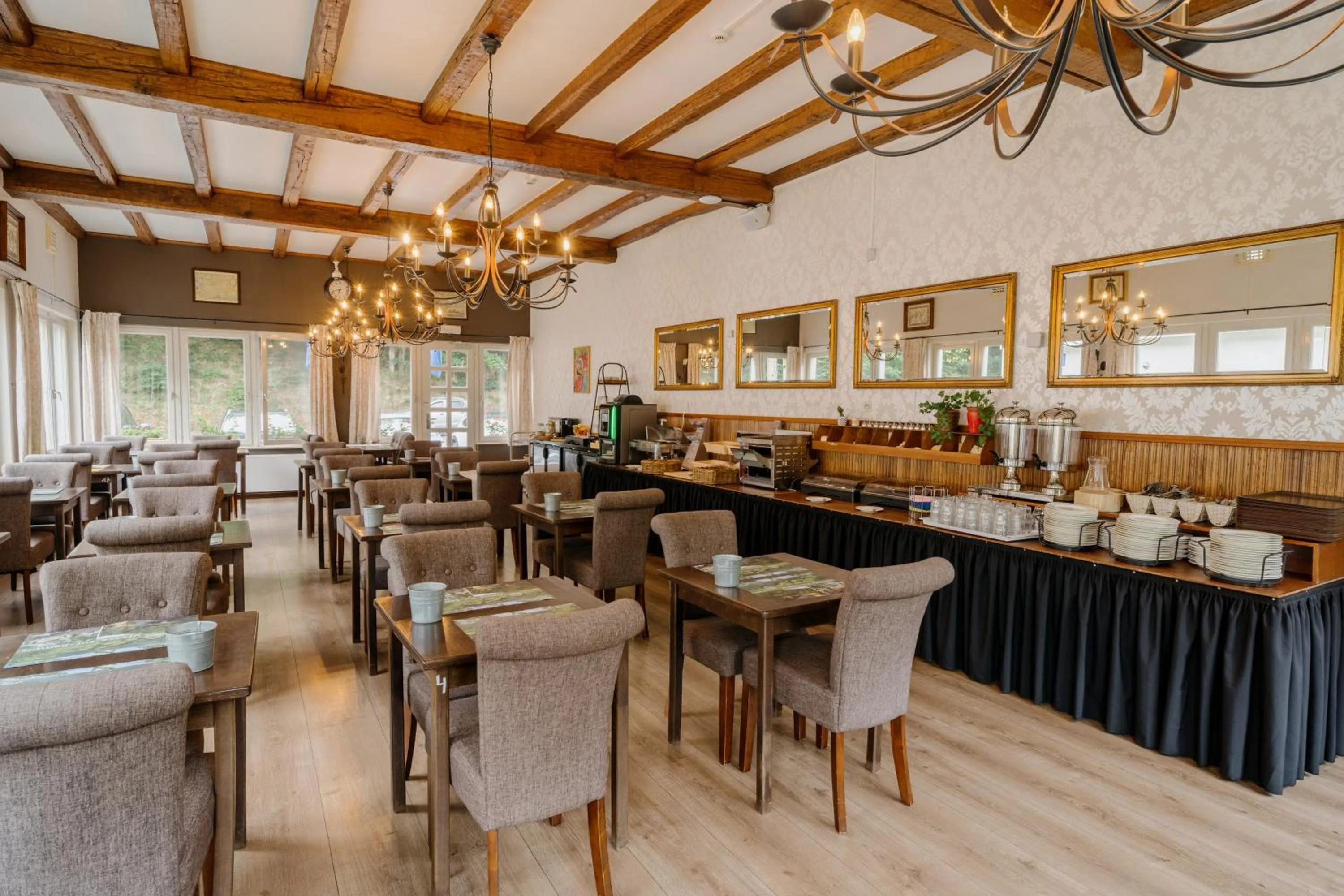 Buffet breakfast in Hotel L'eau Vive