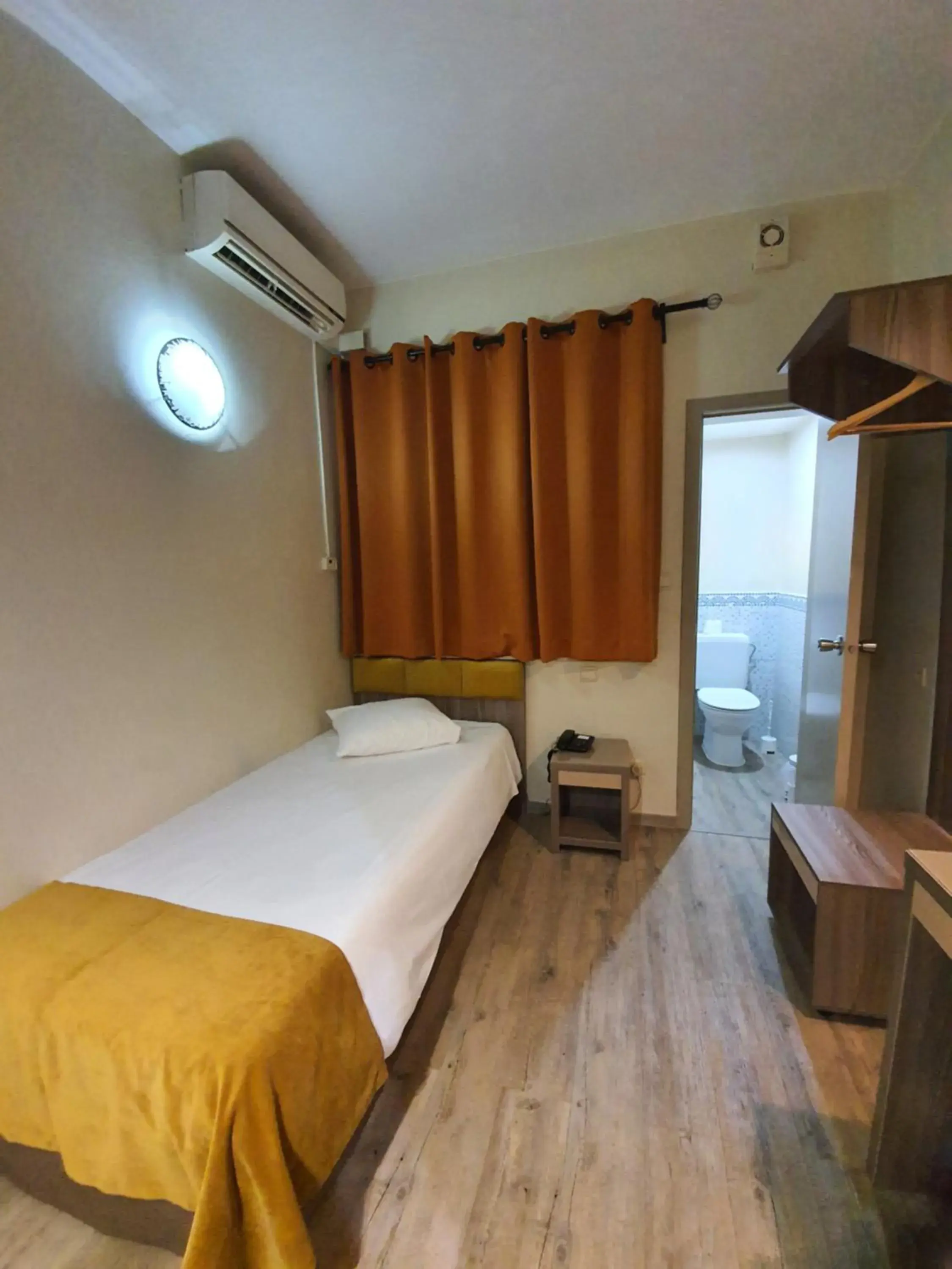 Bed in Hotel Midi-Zuid Bed in Hotel Midi-Zuid