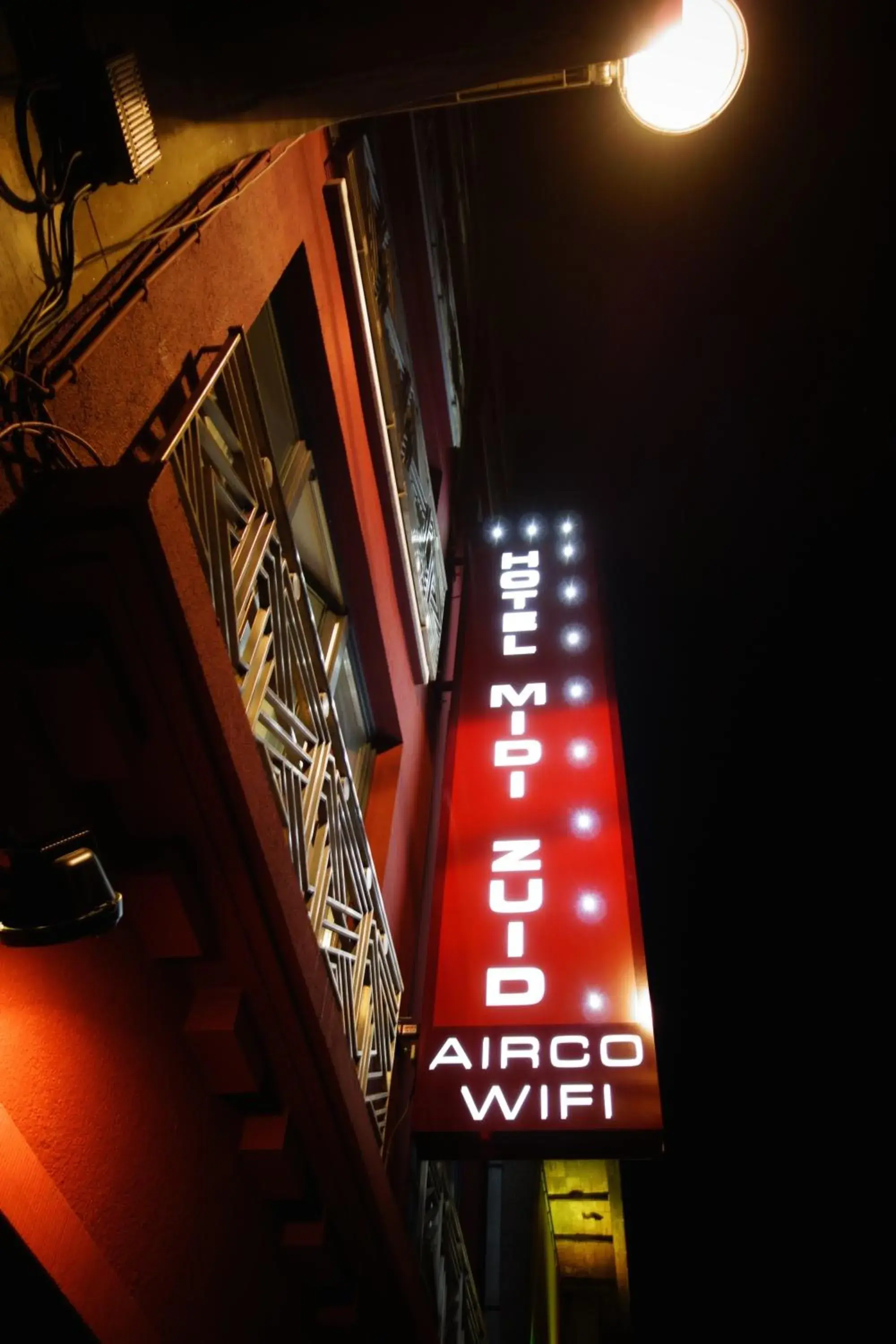 Facade/entrance in Hotel Midi-Zuid Facade/entrance in Hotel Midi-Zuid