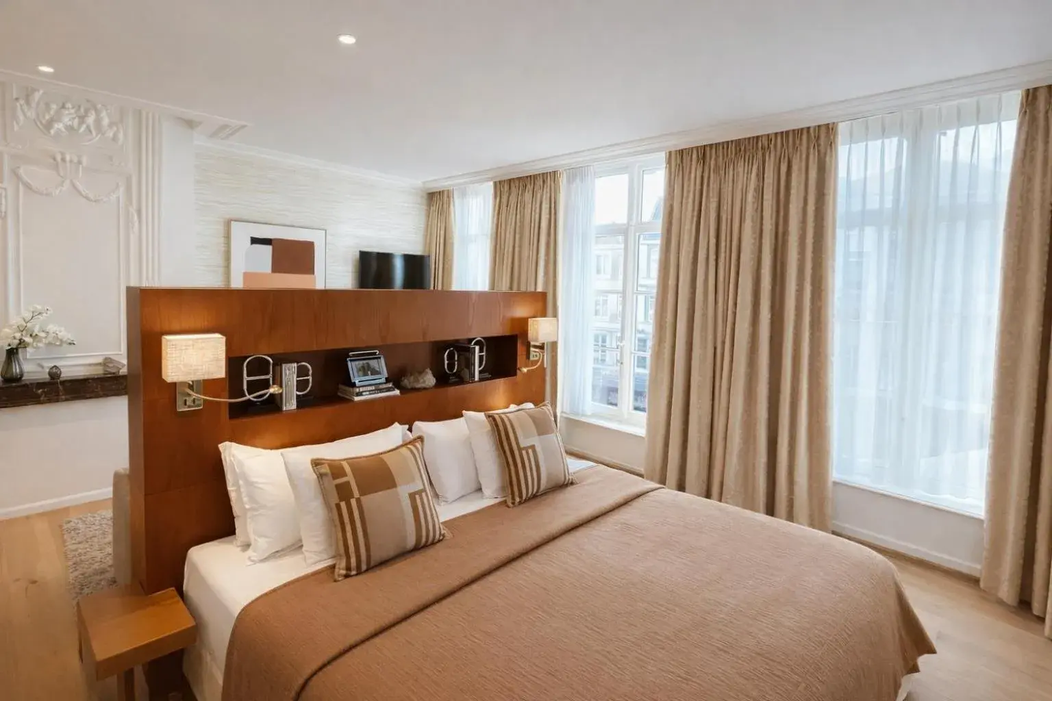 Bedroom, Bed in Hotel Van Cleef Bedroom, Bed in Hotel Van Cleef