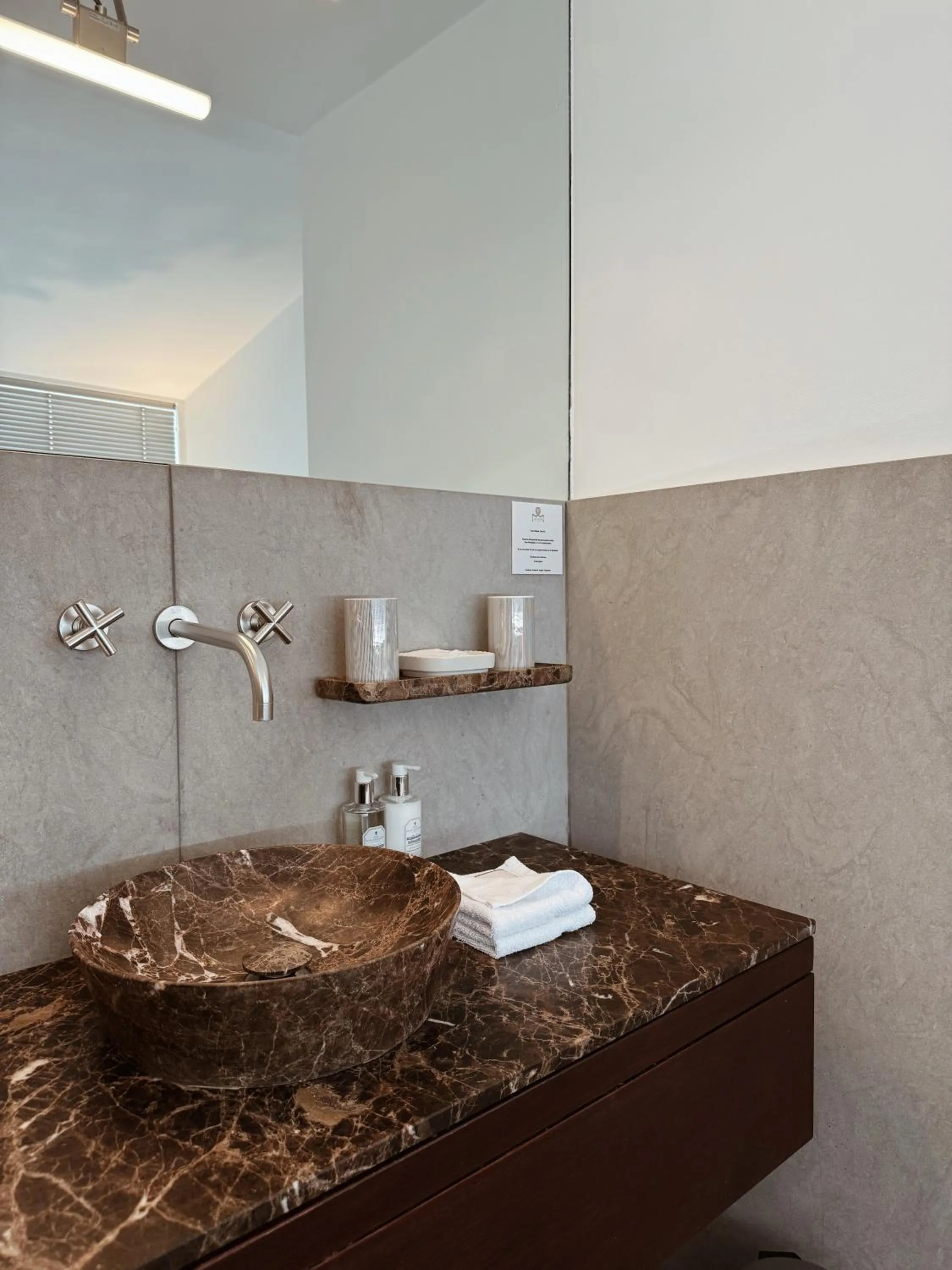 Bathroom in Hotel Van Cleef