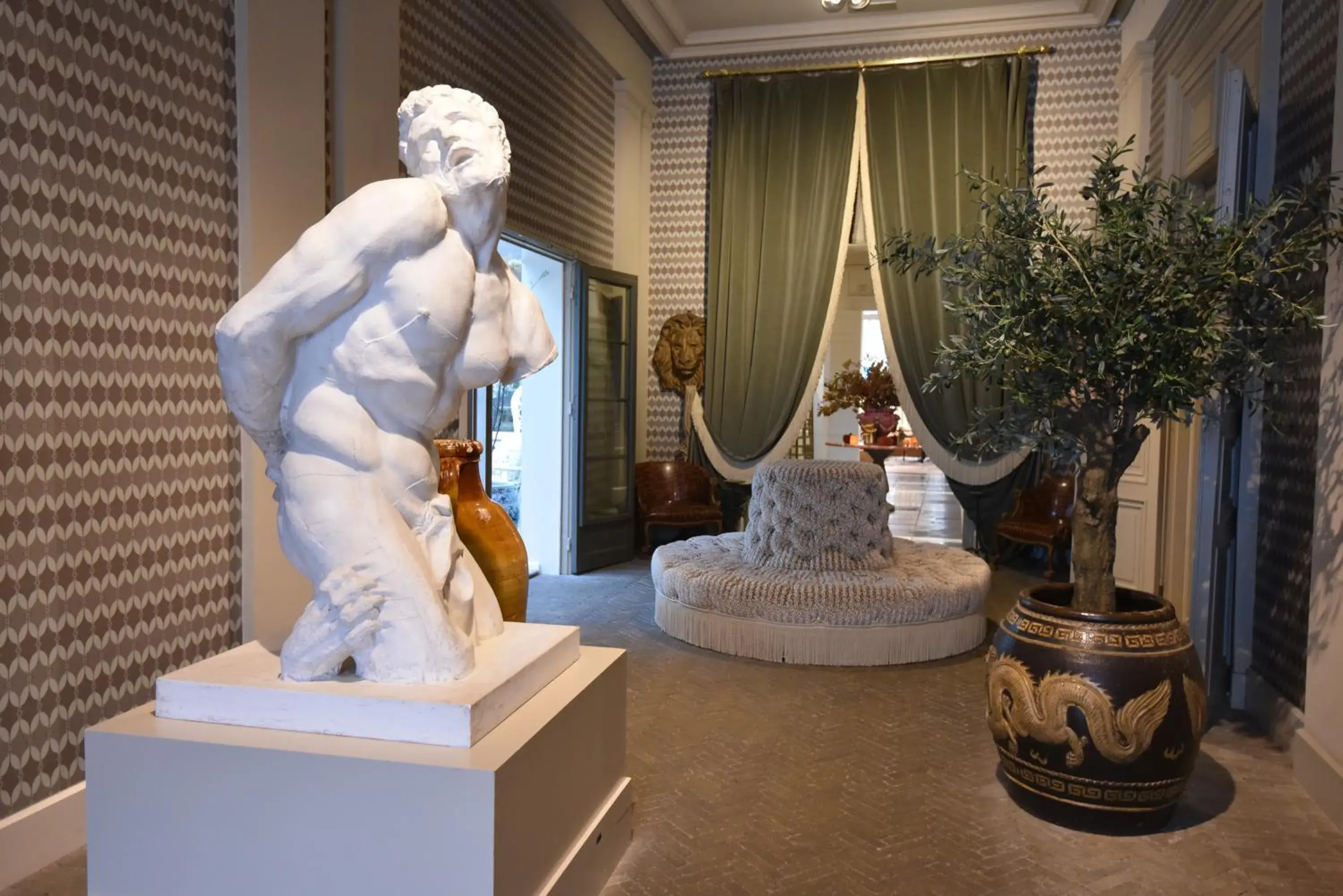 Property building in Hotel Van Cleef Property building in Hotel Van Cleef