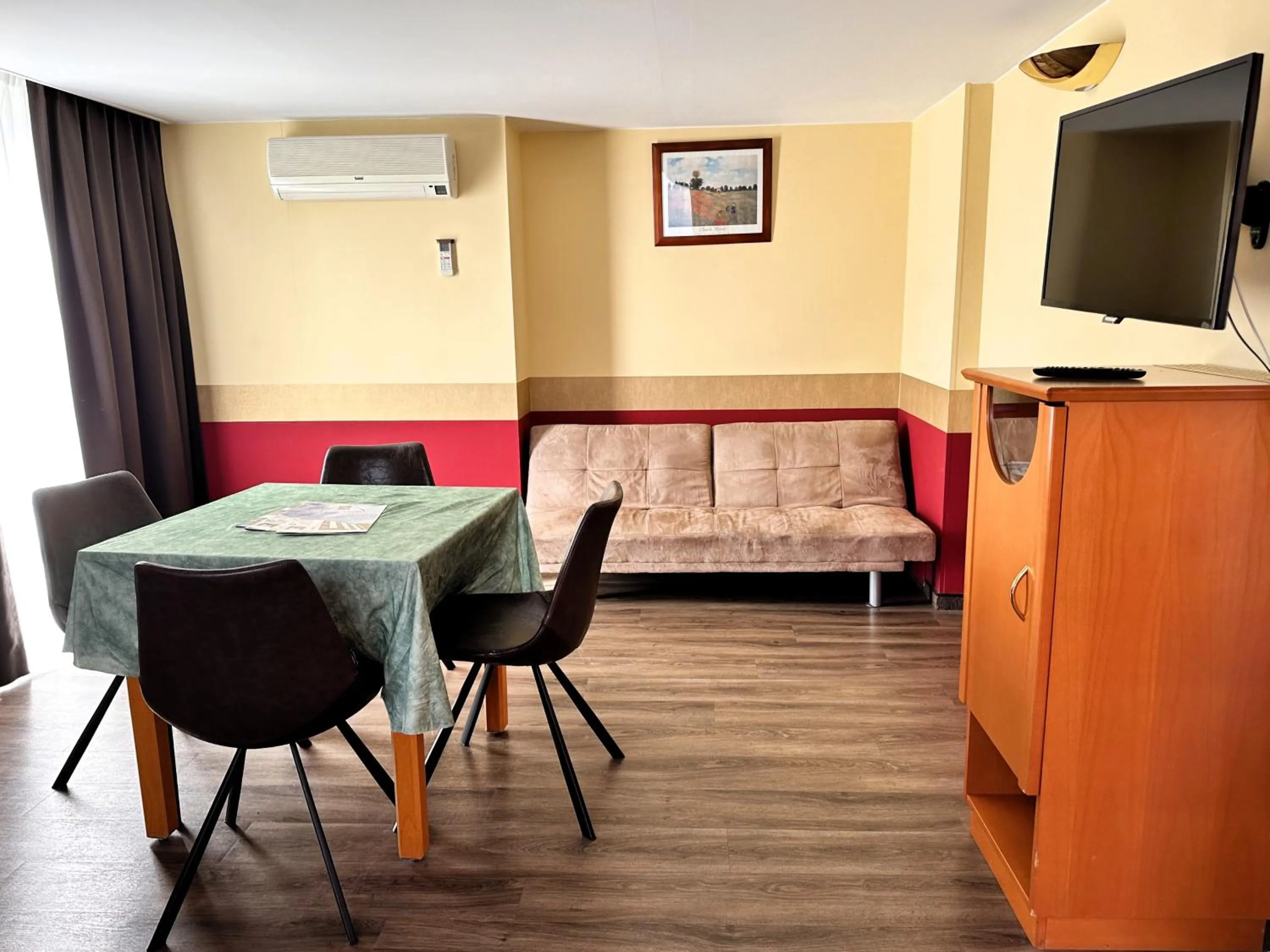 Seating area in Hotel Melba