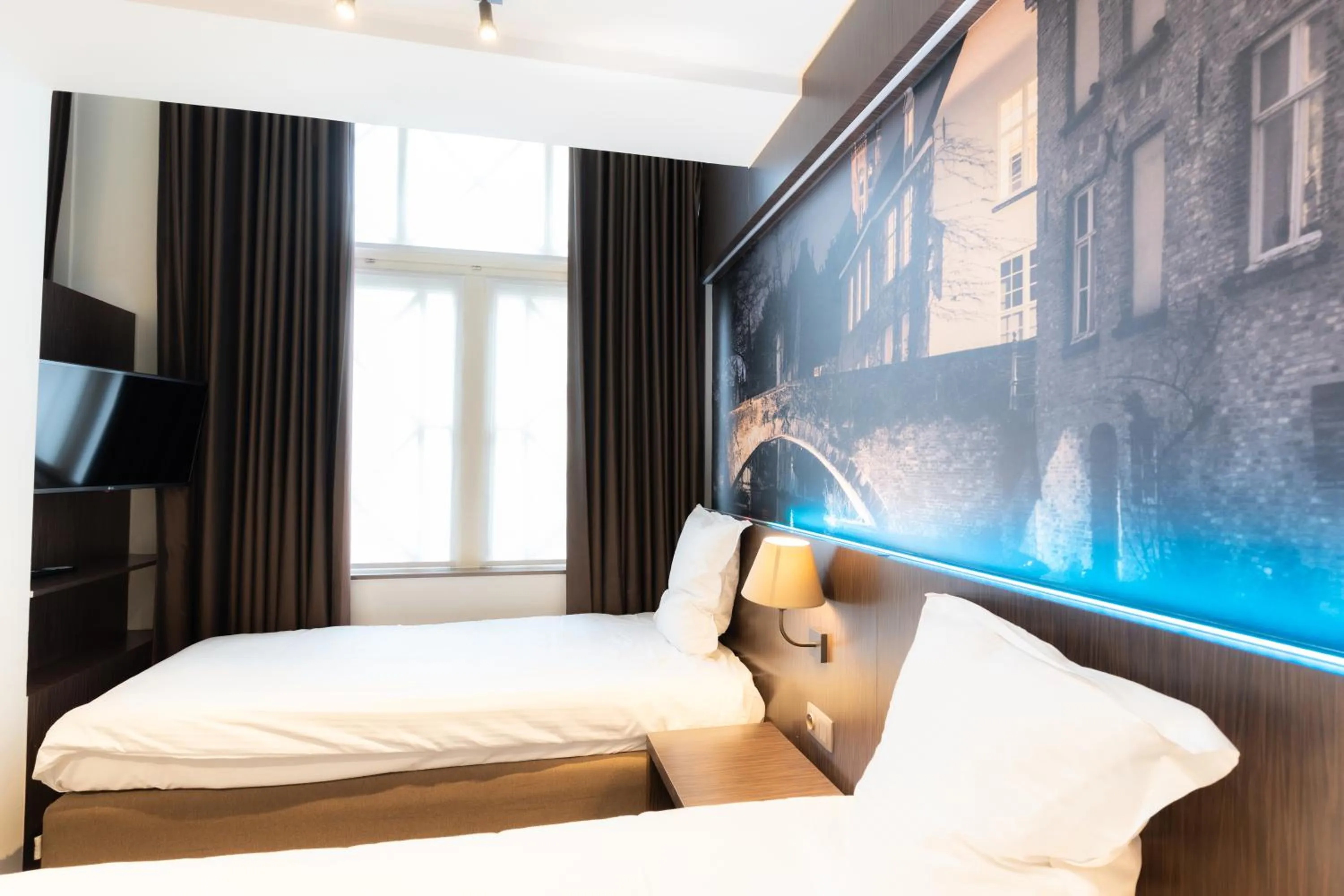 Bedroom, Bed in Golden Tree Hotel