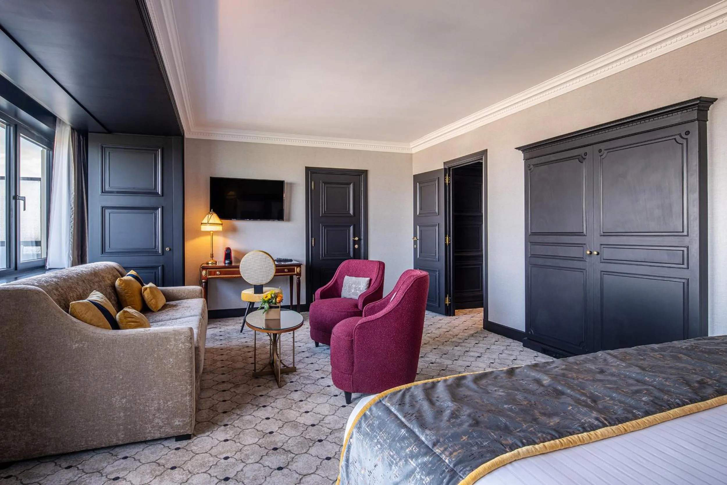 Living room, Bed in Hotel Barsey by Warwick