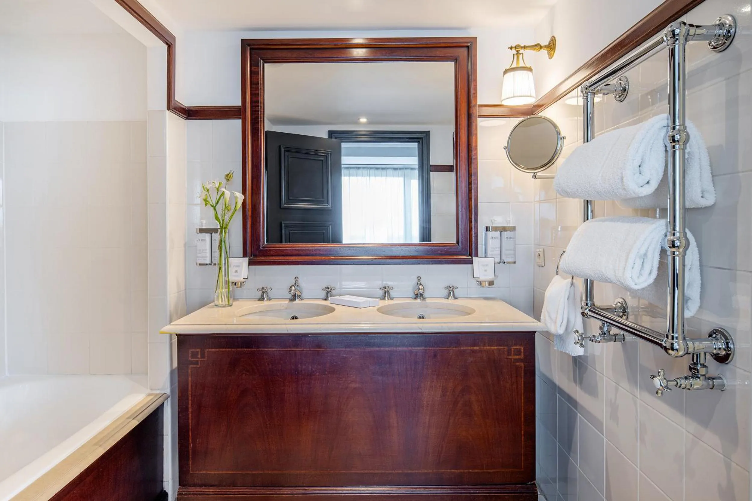 Bathroom in Hotel Barsey by Warwick