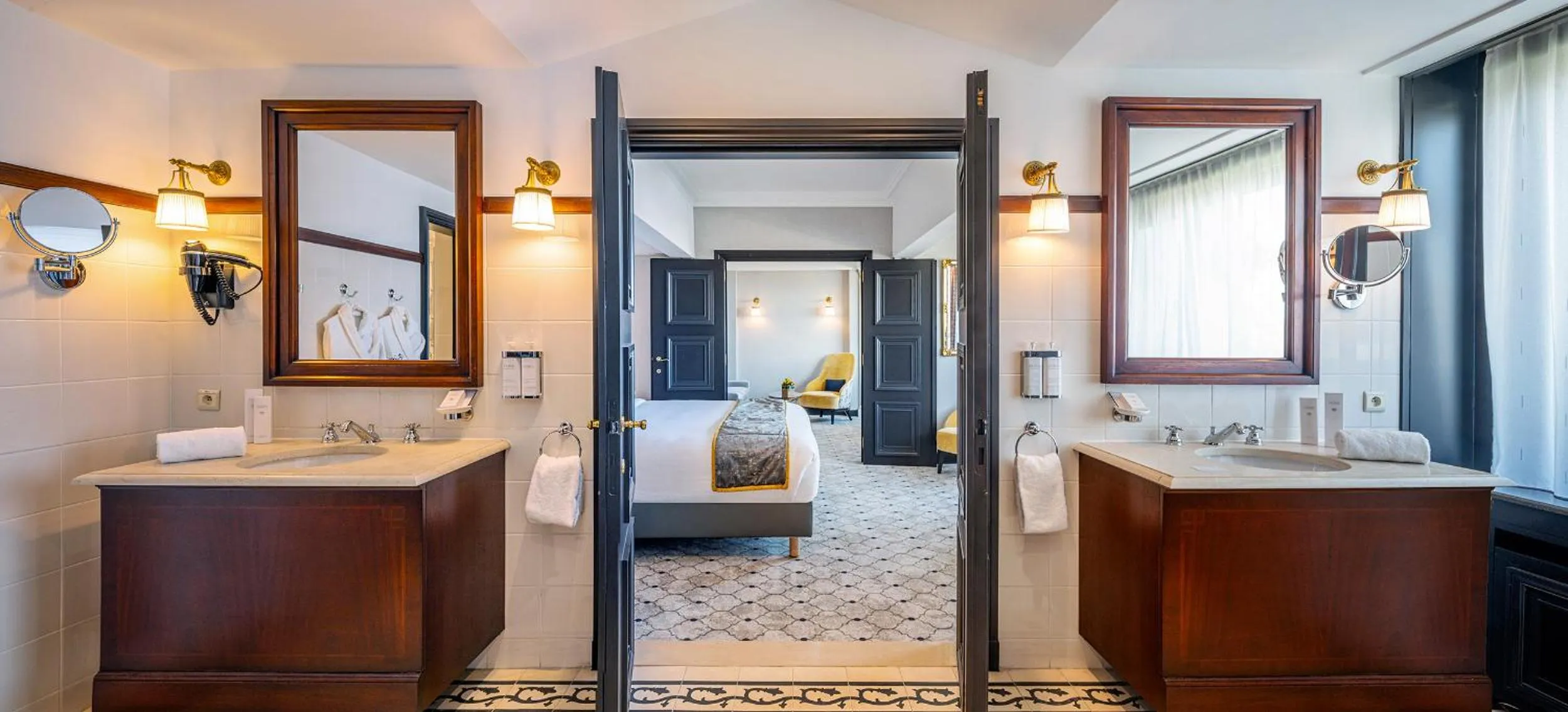 Bed in Hotel Barsey by Warwick