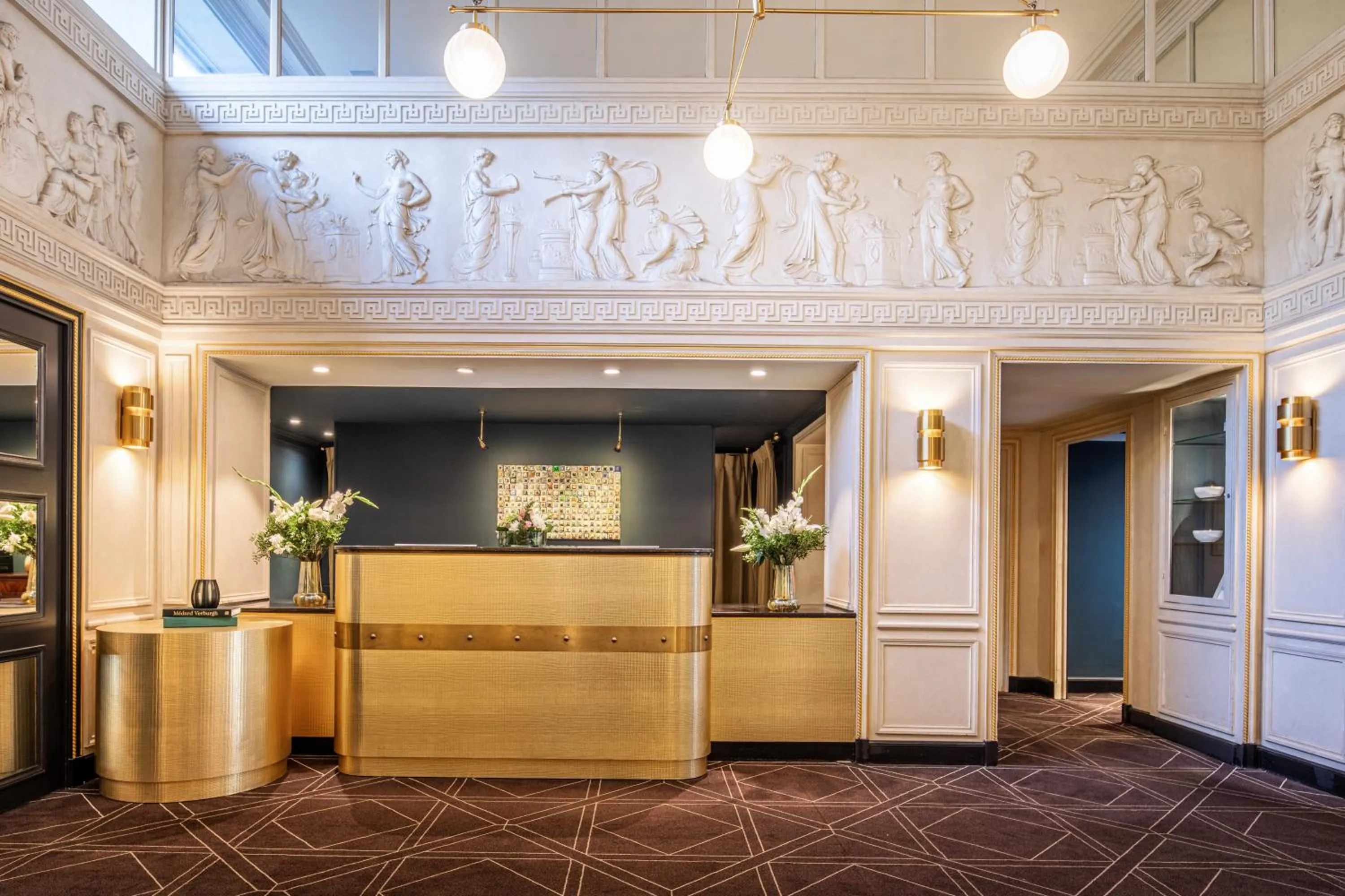 Lobby or reception in Hotel Barsey by Warwick