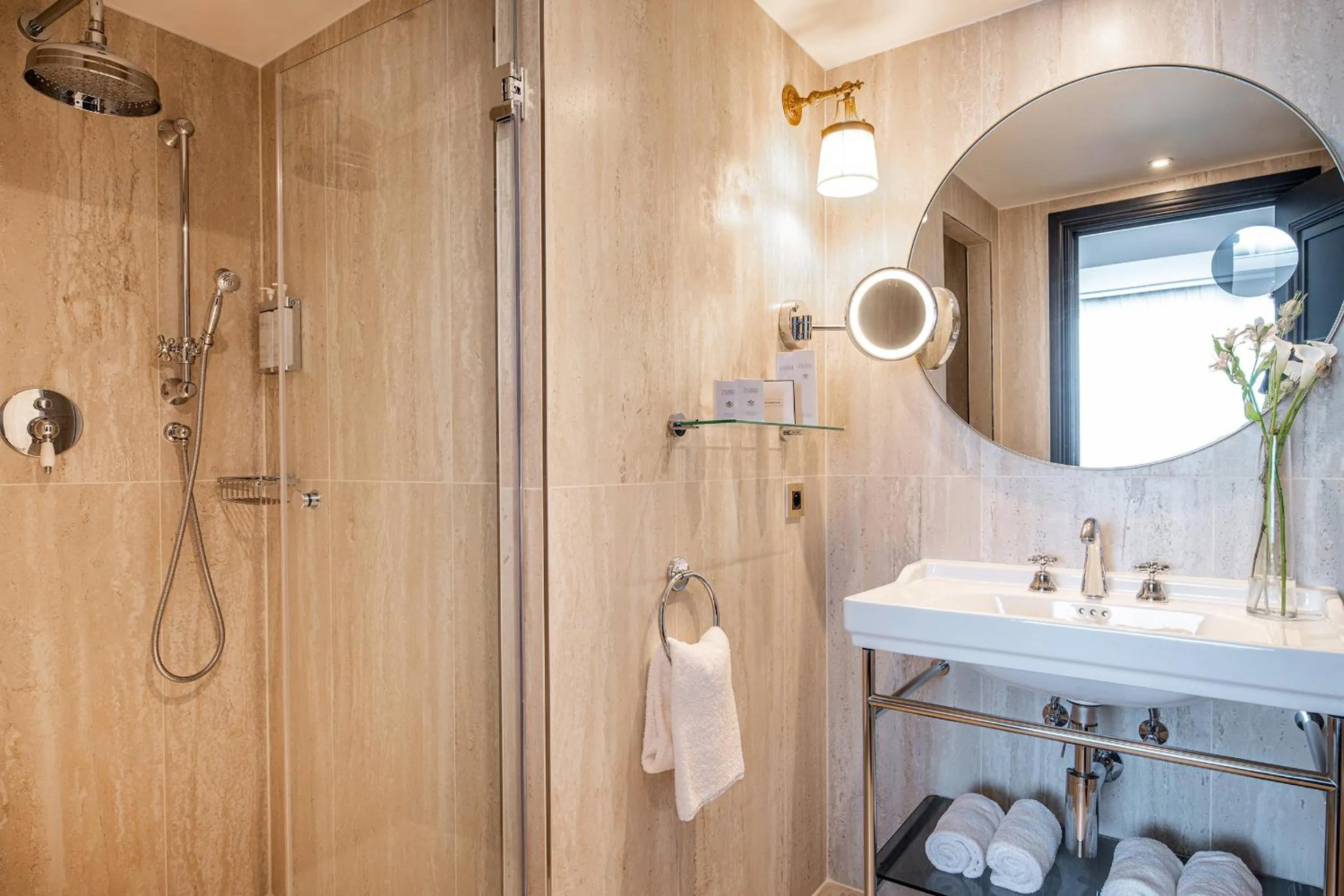 Shower in Hotel Barsey by Warwick