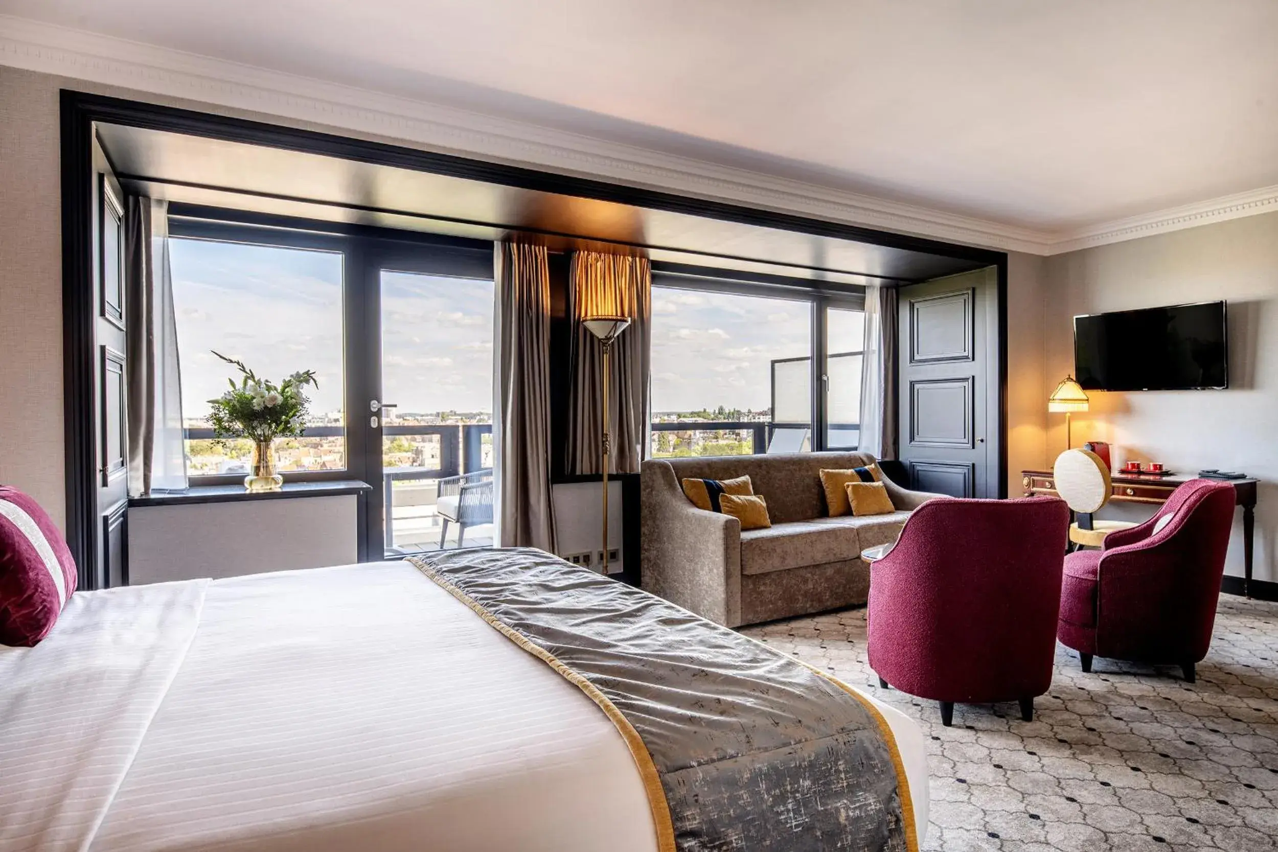 Junior Suite King Bed in Hotel Barsey by Warwick Junior Suite King Bed in Hotel Barsey by Warwick