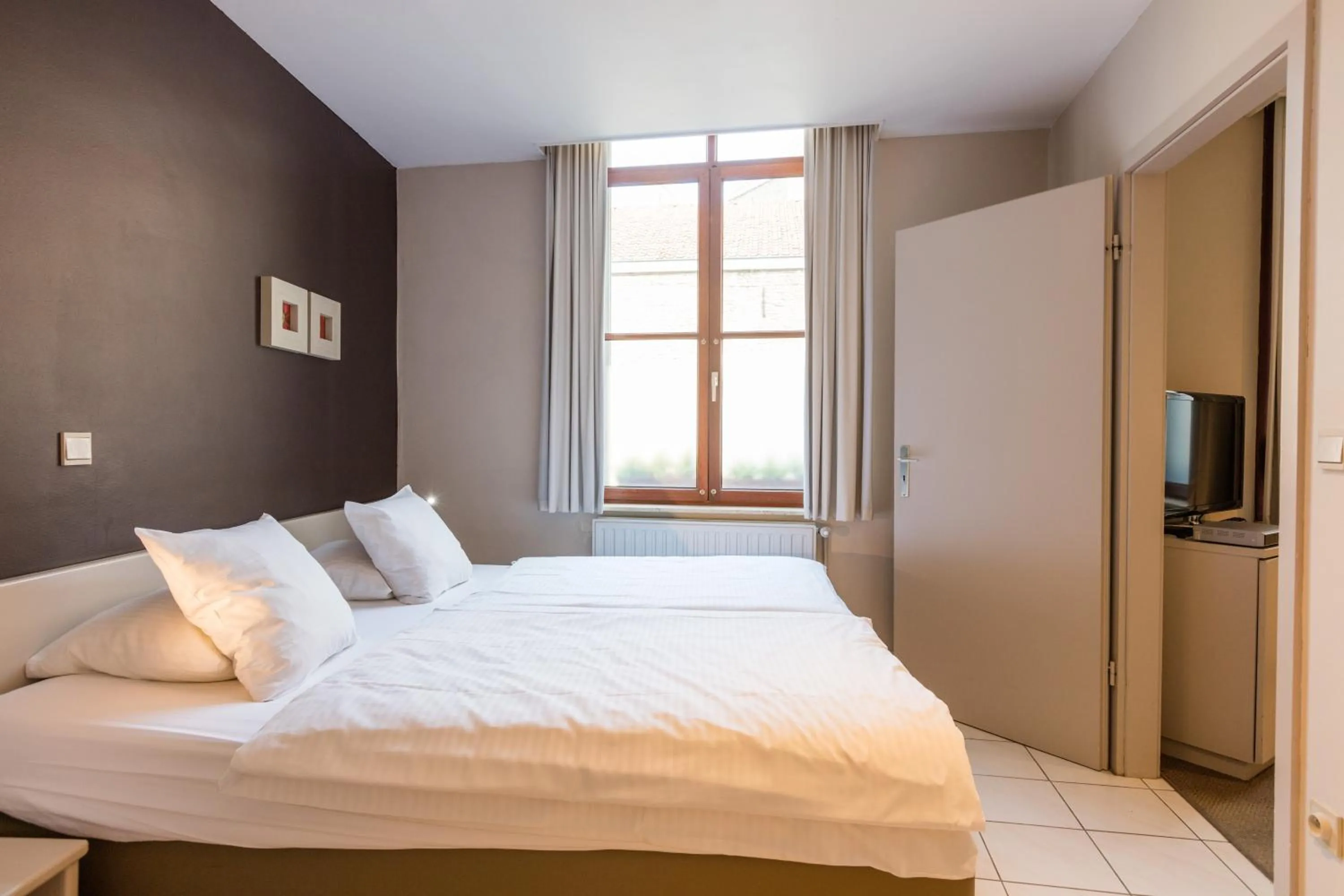 Day, Bed in Bonobo Apartments