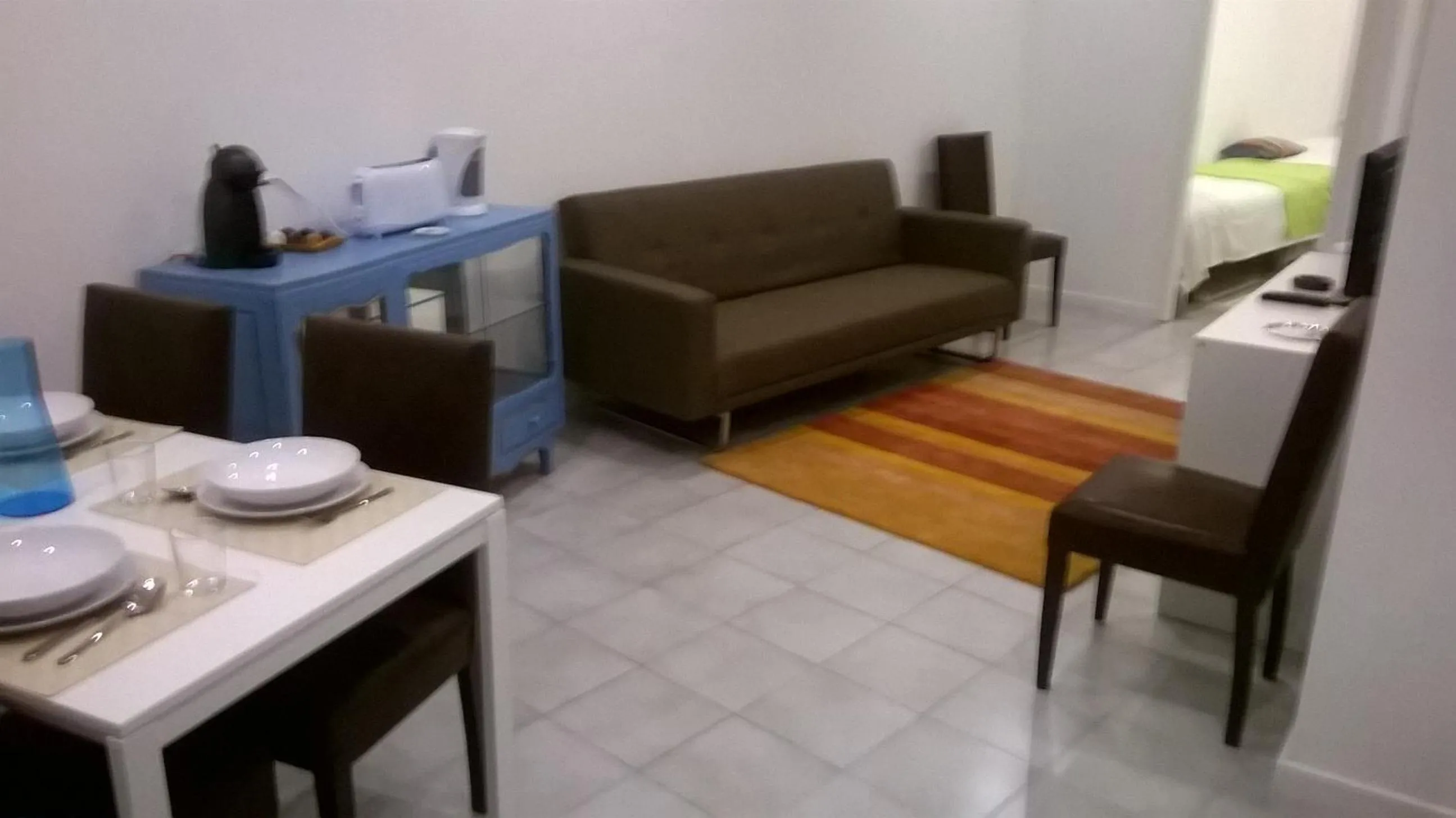 Coffee/tea facilities in Down Bonjardim Apartments