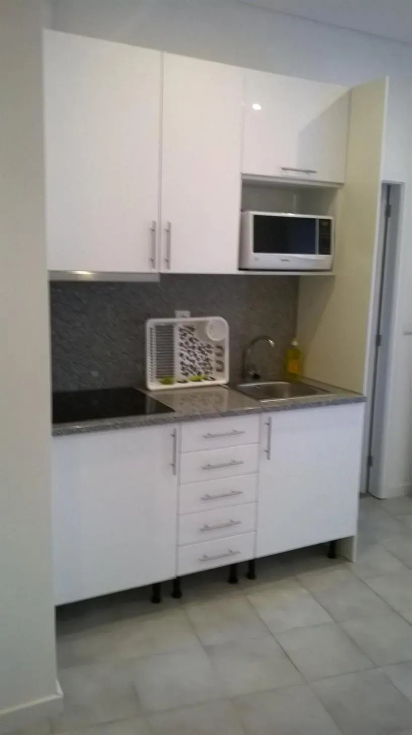 Communal kitchen in Down Bonjardim Apartments
