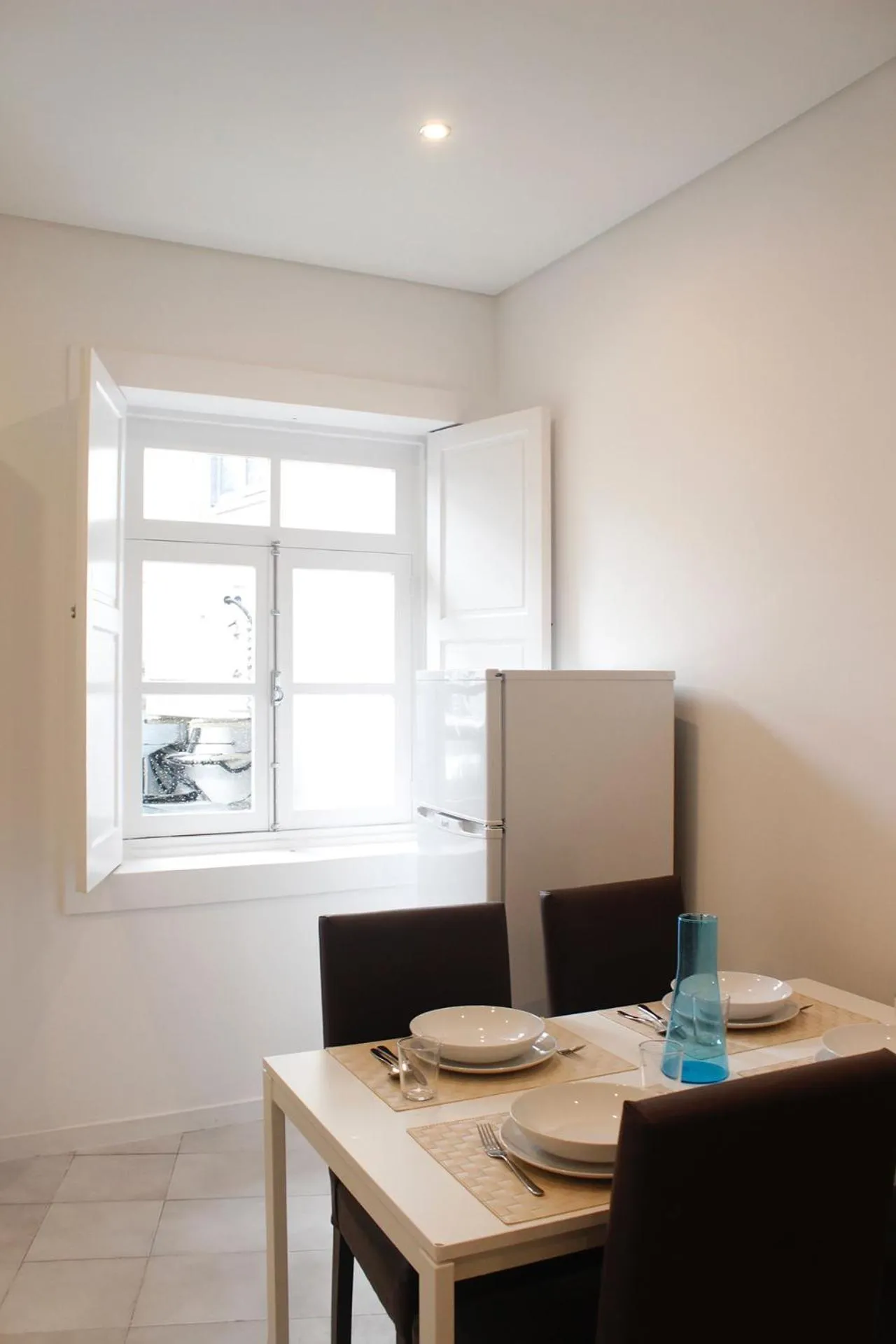 Meals in Down Bonjardim Apartments