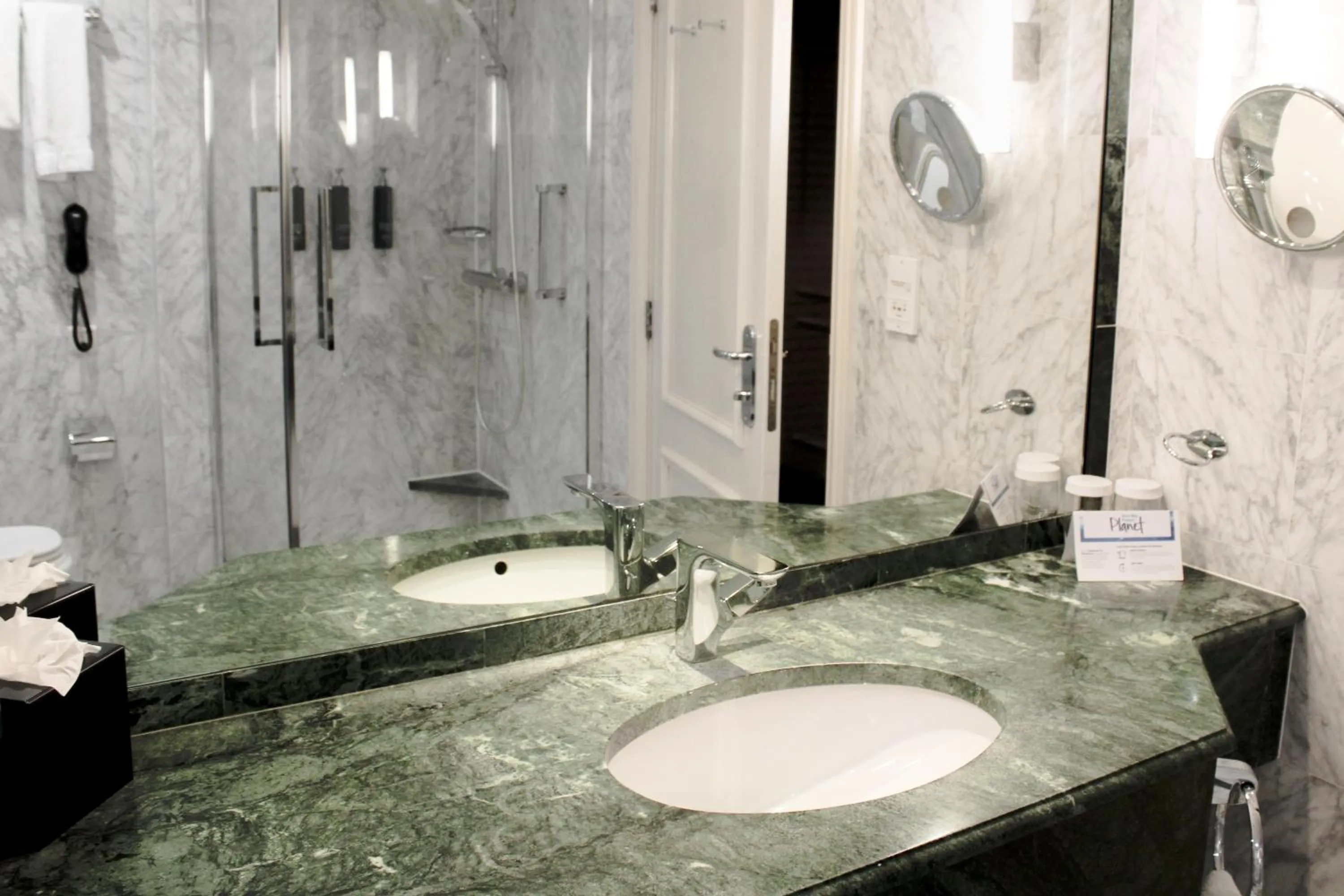 Bathroom in Hilton Brussels Grand Place