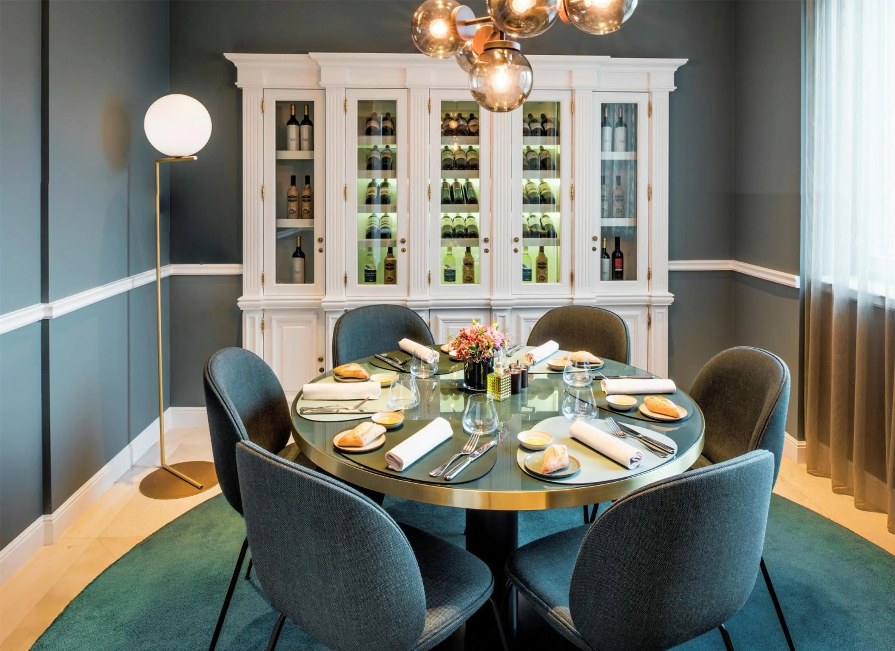 Dining area in Hilton Brussels Grand Place