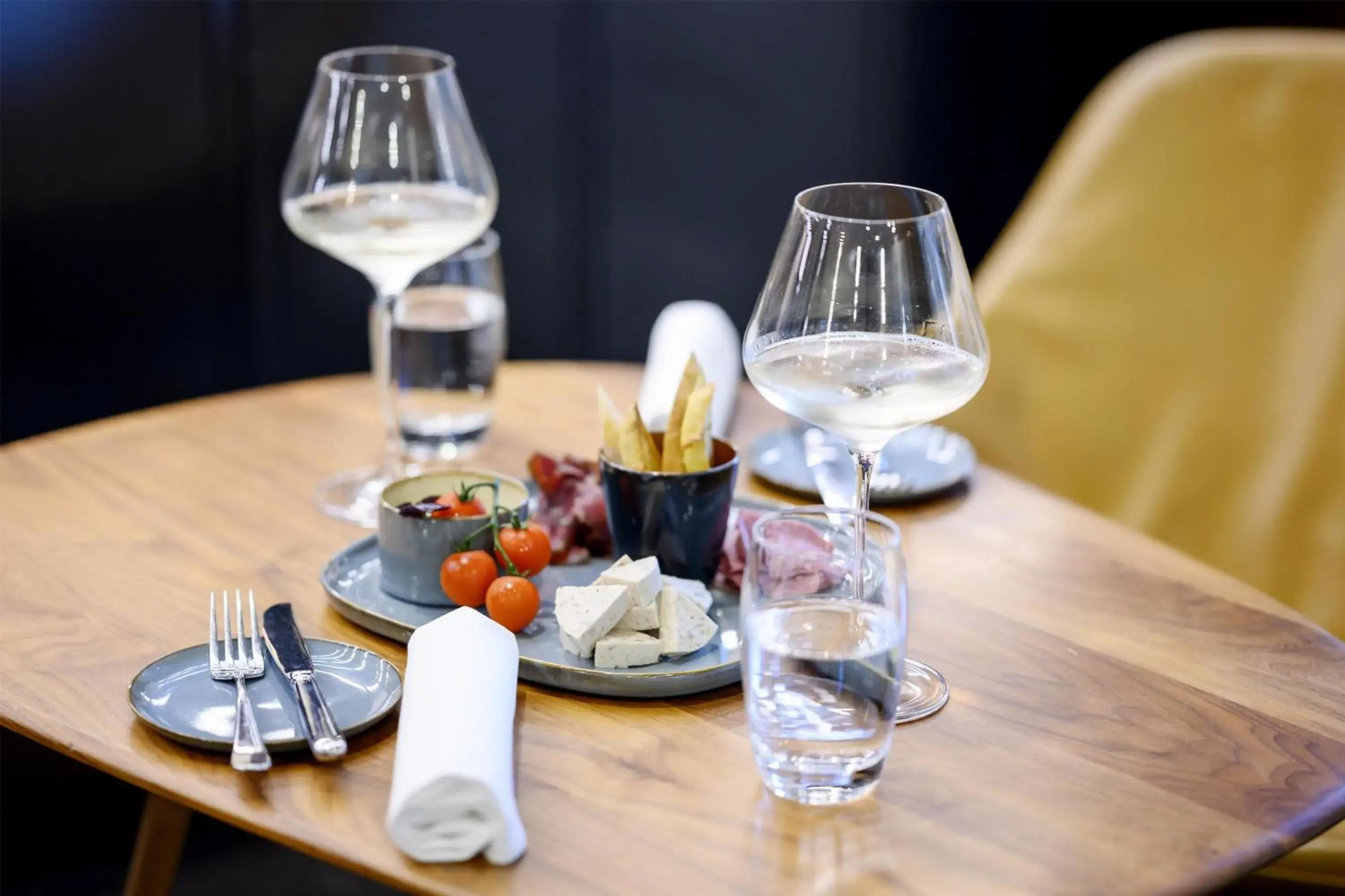 Lounge or bar in Hilton Brussels Grand Place Lounge or bar in Hilton Brussels Grand Place