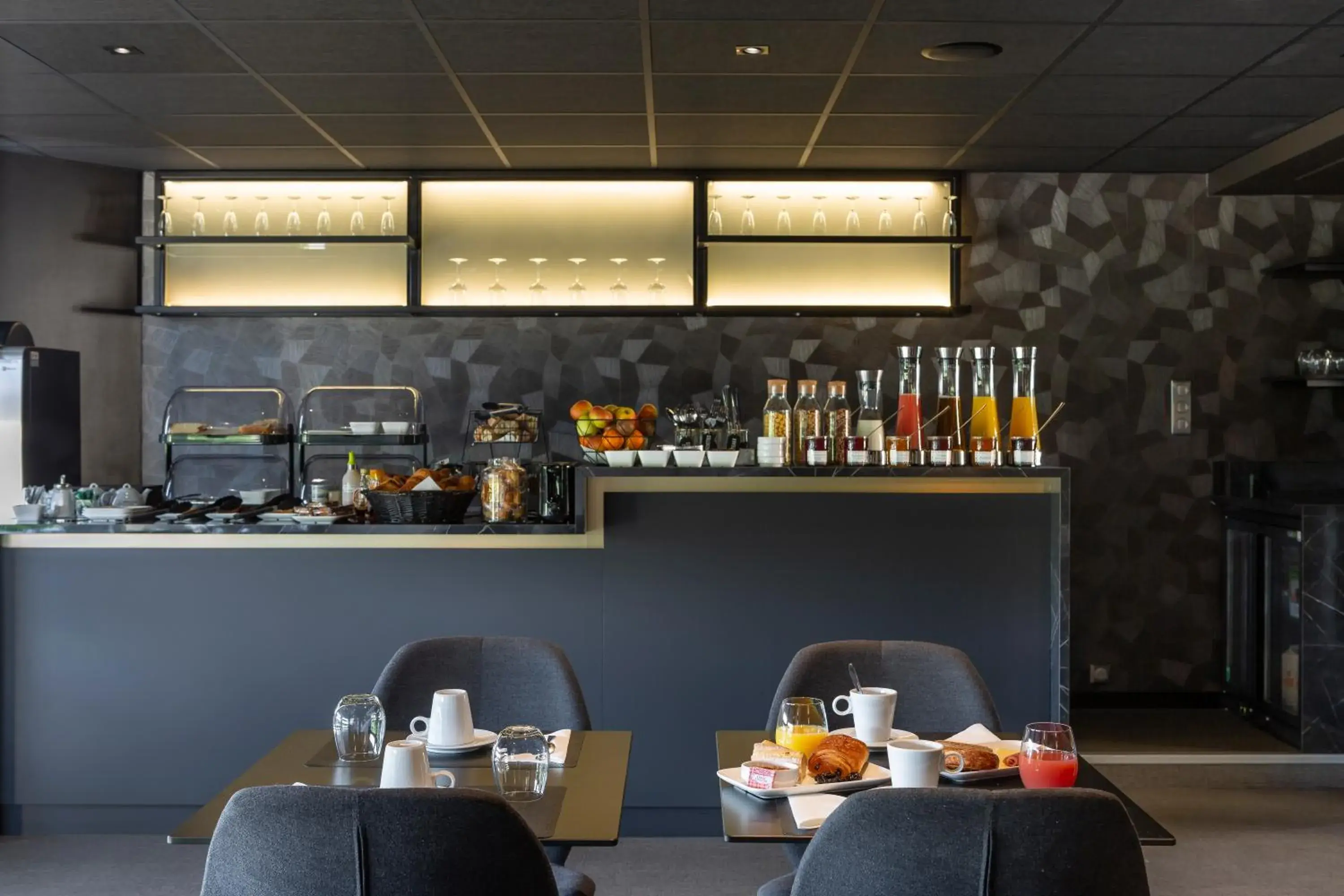 Restaurant/places to eat in Hotel L'Ortega - Rennes St Jacques Aéroport Restaurant/places to eat in Hotel L'Ortega - Rennes St Jacques Aéroport