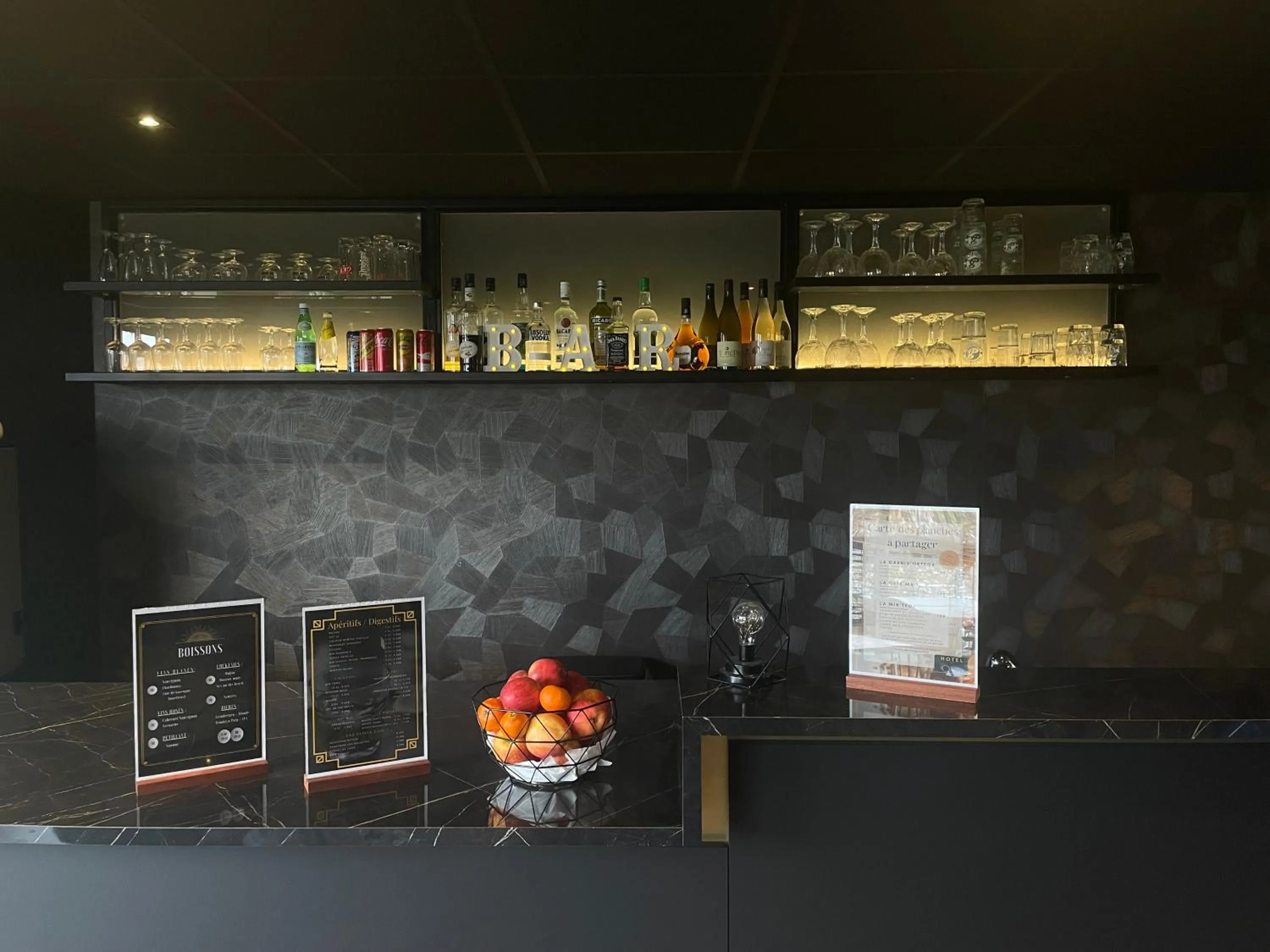 Lounge or bar in Hotel L'Ortega - Rennes St Jacques Aéroport