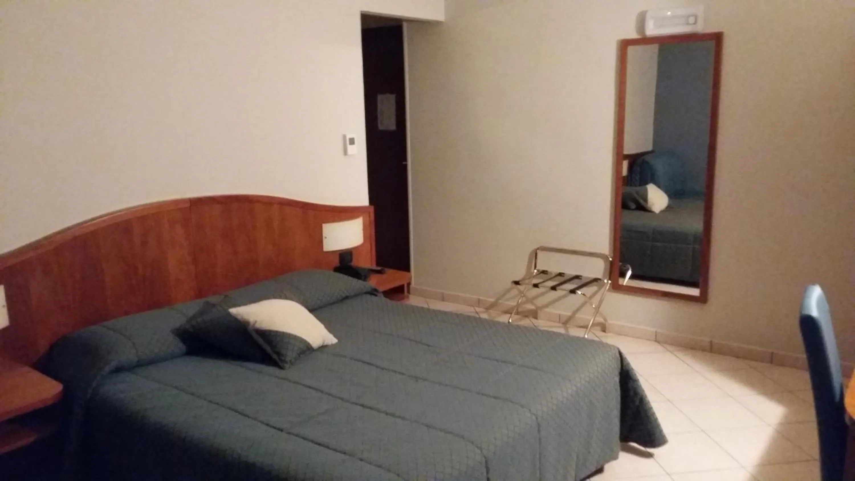 Photo of the whole room, Bed in Hotel Cavour