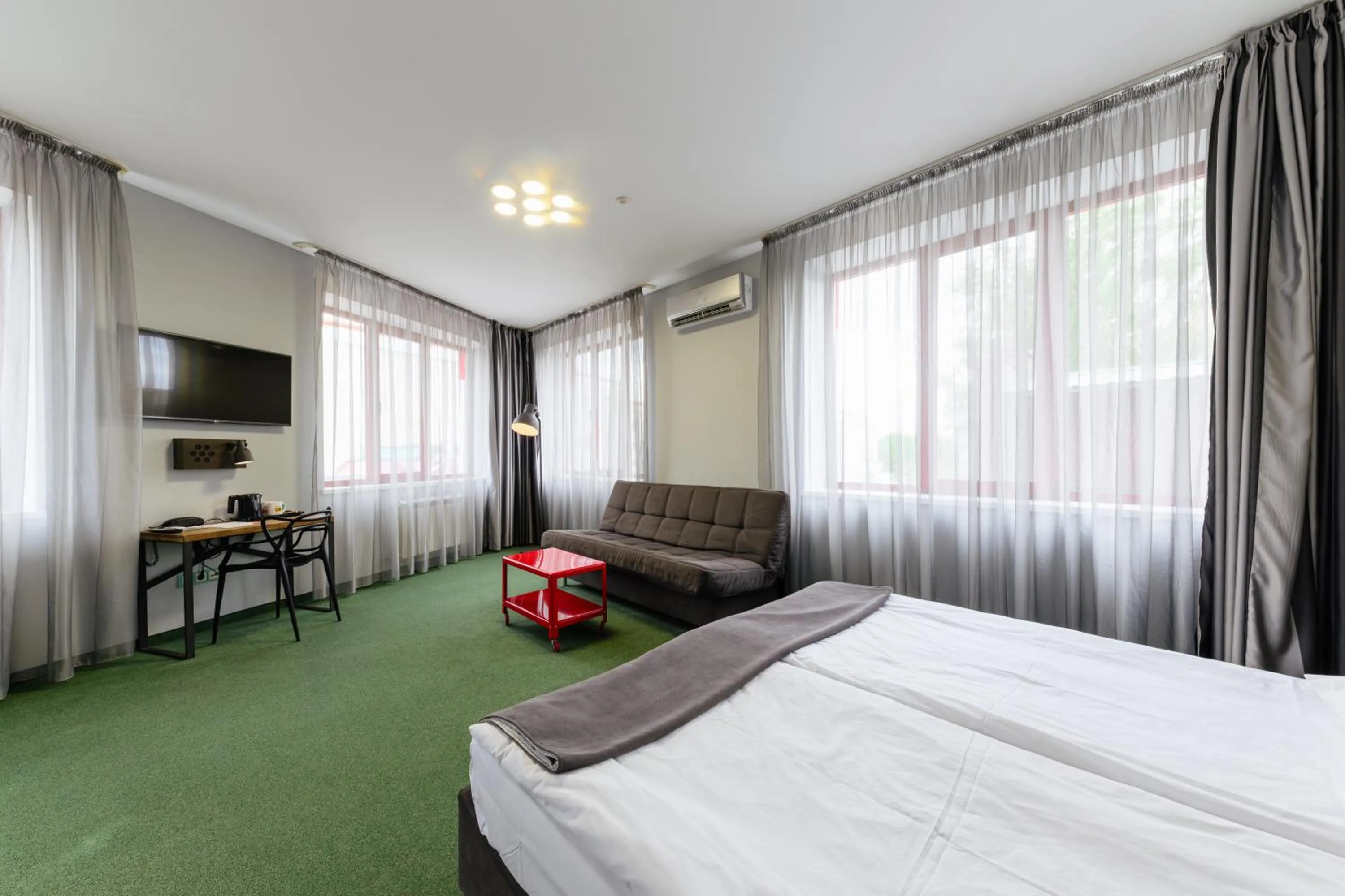 Emigrand Art Hotel