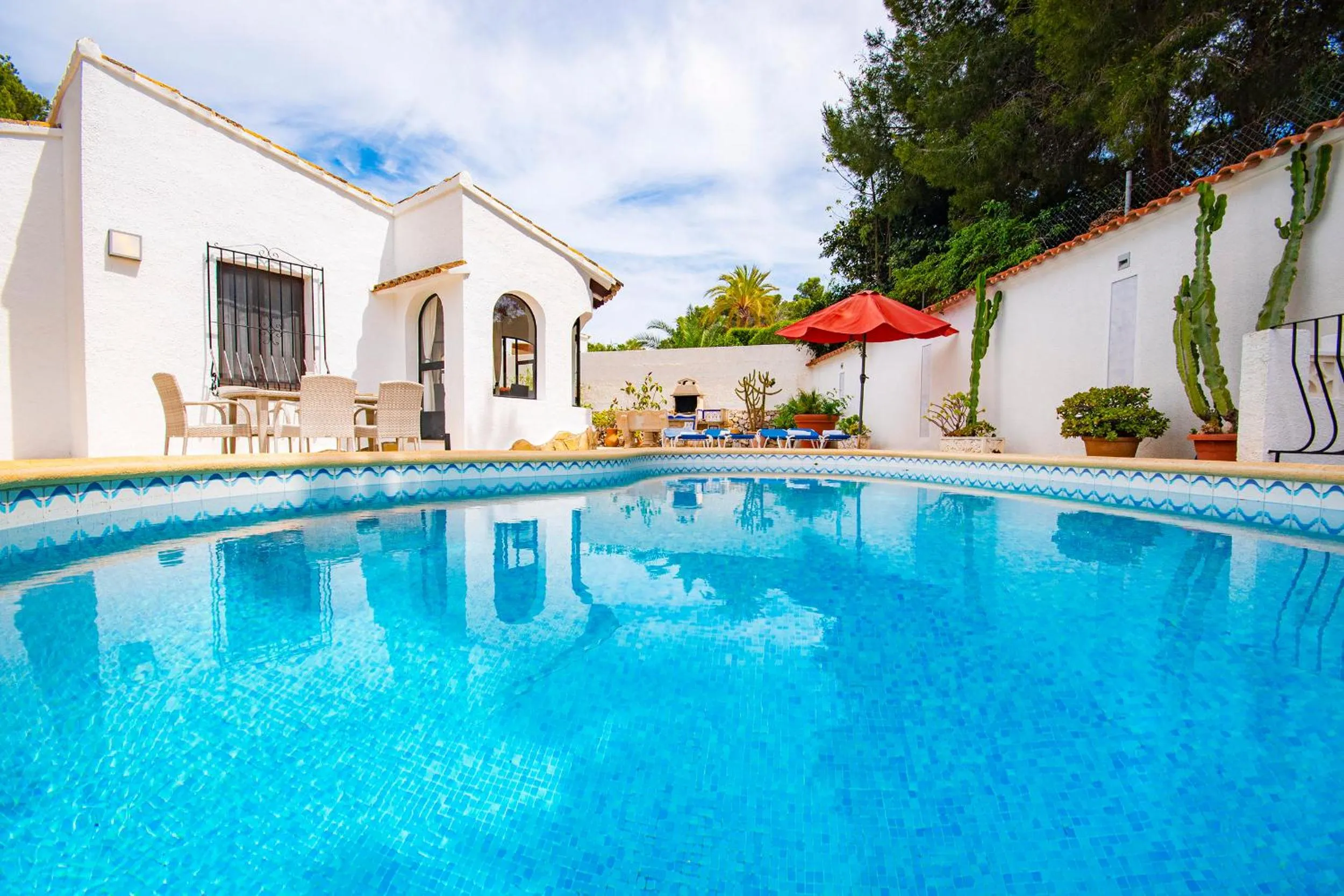 Villa Yvonne - chill out, free WIFI, close to facilities