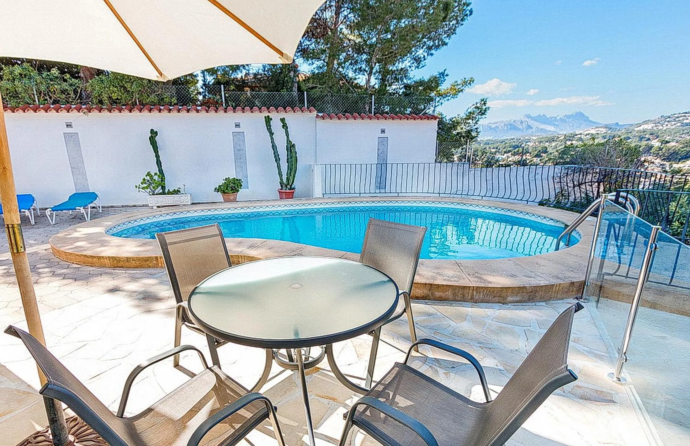Villa Yvonne - chill out, free WIFI, close to facilities