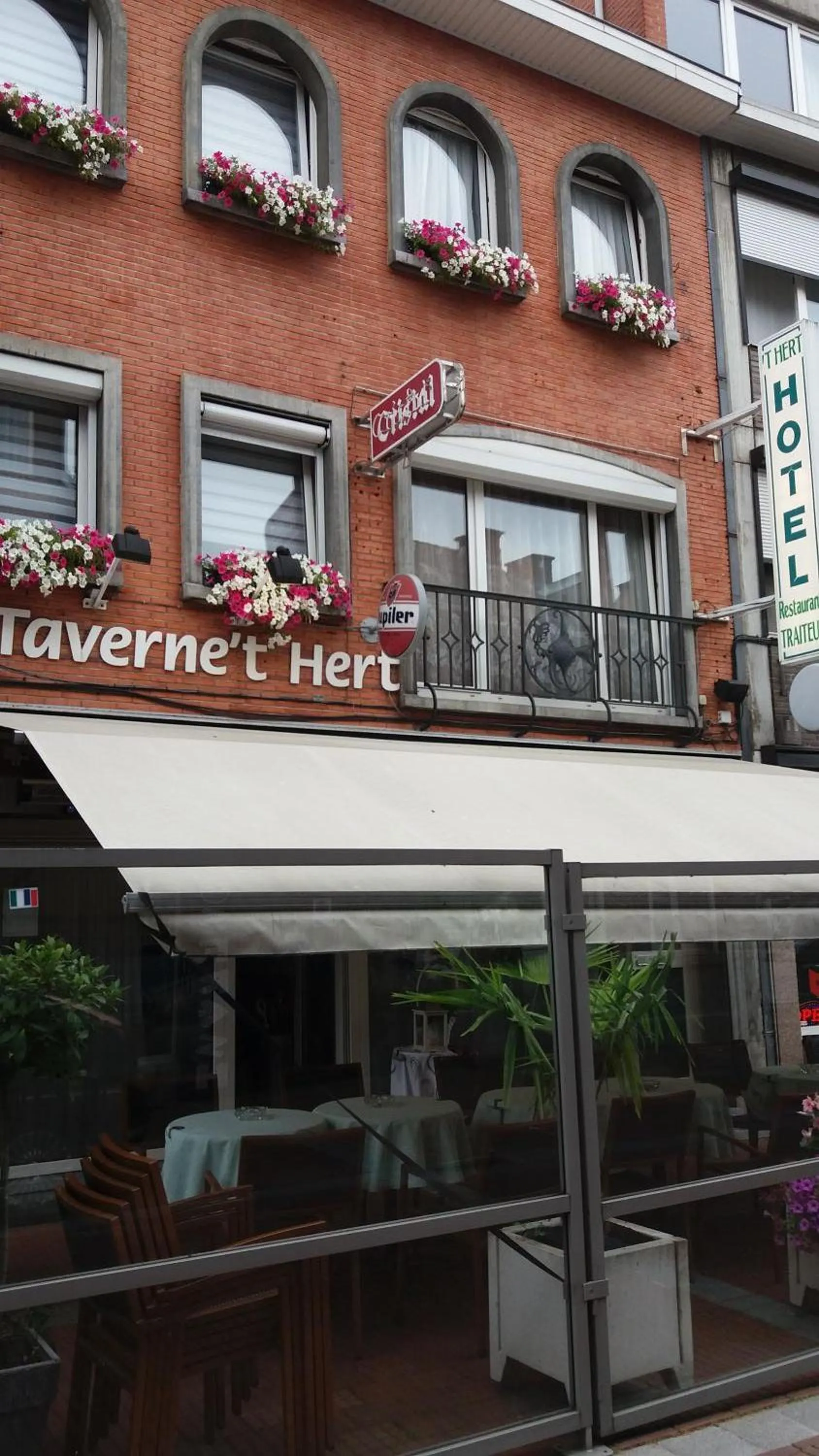 Facade/entrance in Hotel 'T Hert