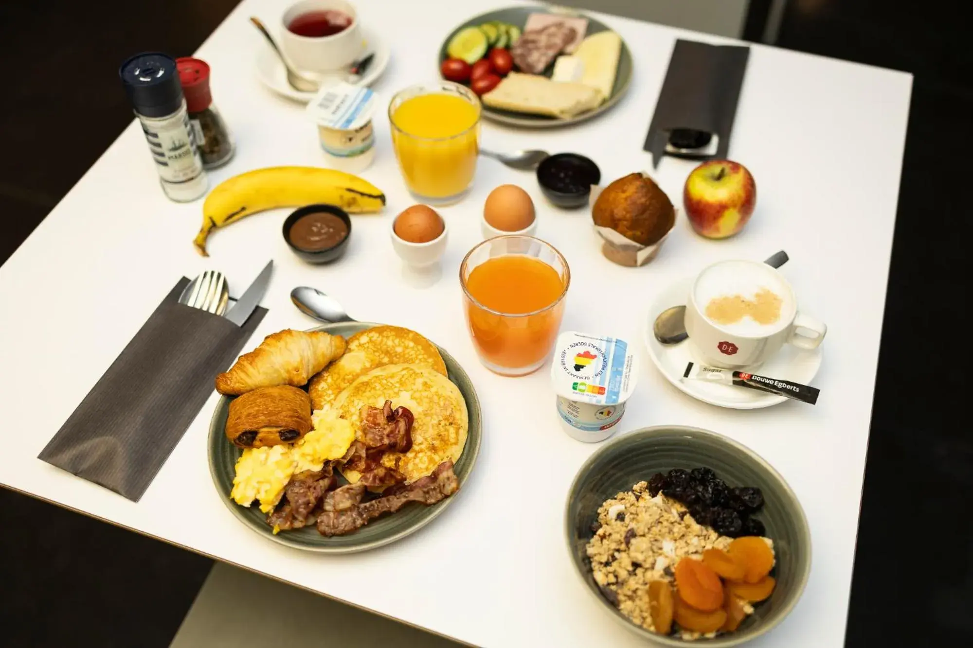 Food and drinks in Hotel Louise Food and drinks in Hotel Louise