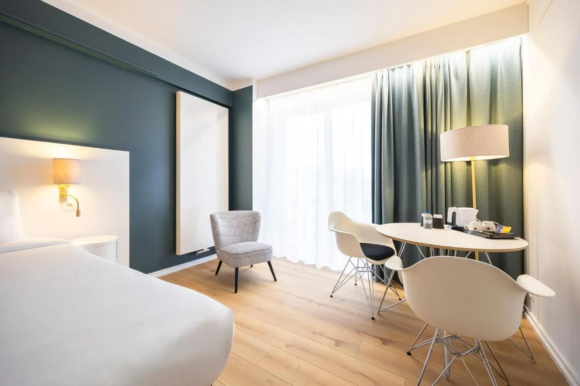 Photo of the whole room, Bed in Hotel Louise Photo of the whole room, Bed in Hotel Louise