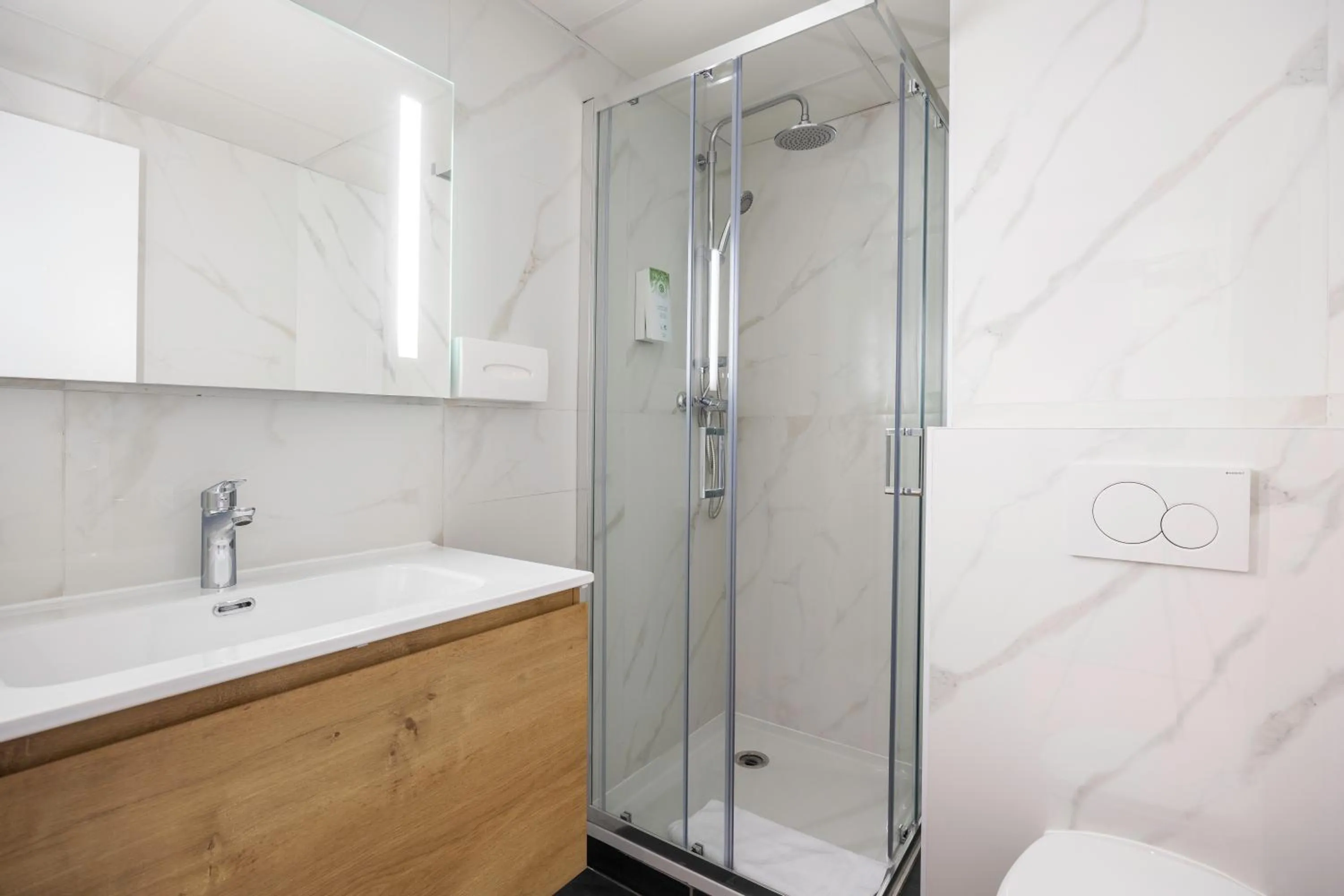 Shower in Hotel Louise