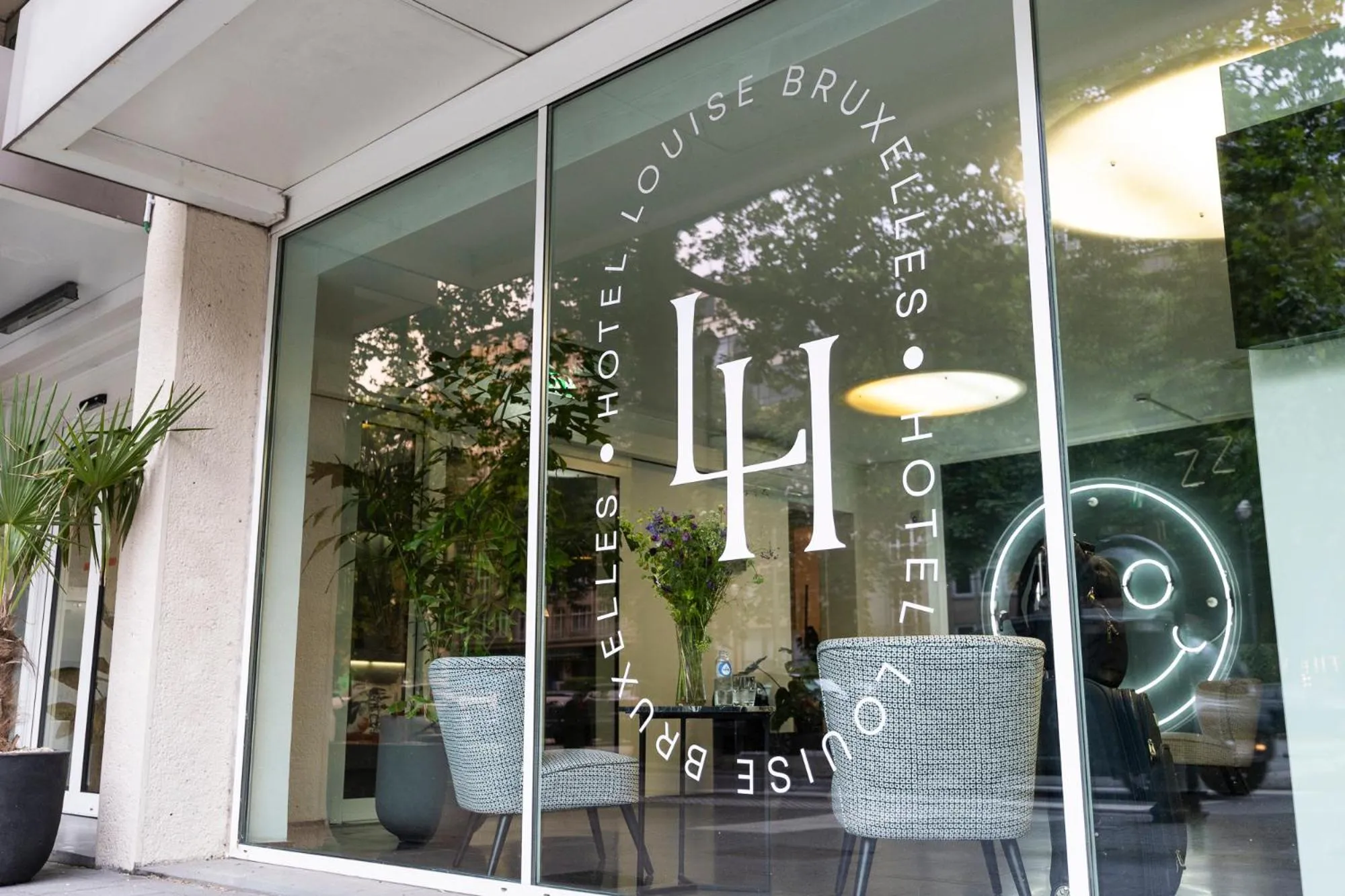 Property building in Hotel Louise