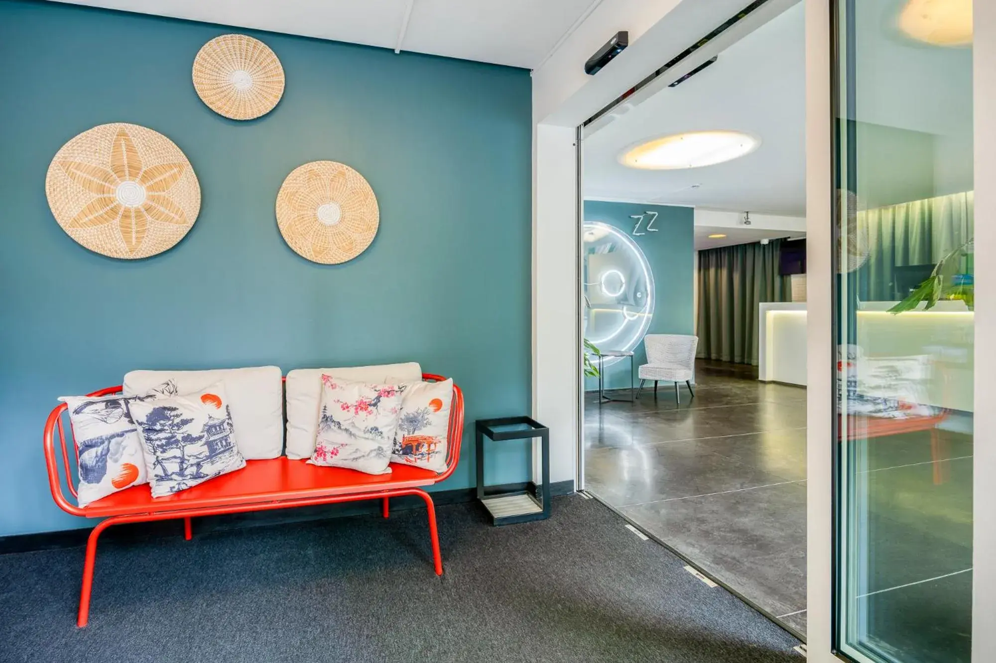 Facade/entrance in Hotel Louise Facade/entrance in Hotel Louise