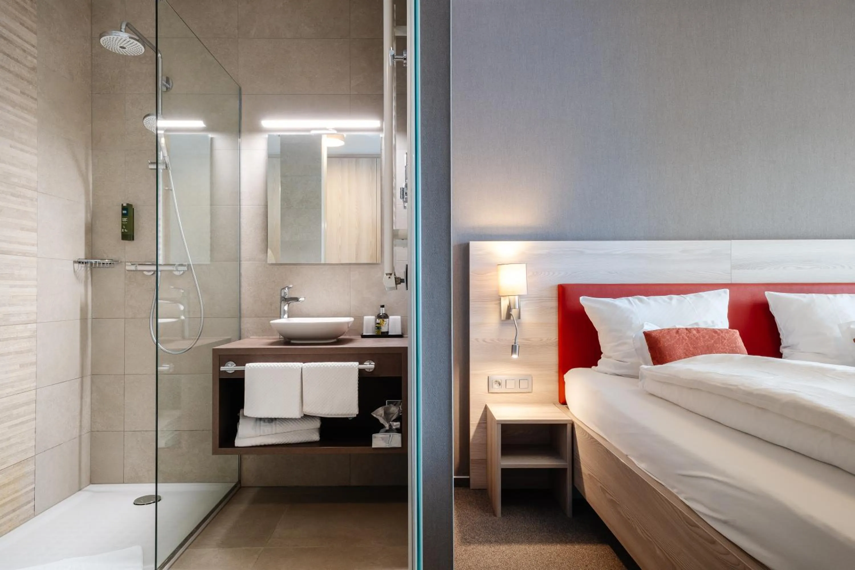 Shower, Bed in Relax-Hotel Pip-Margraff